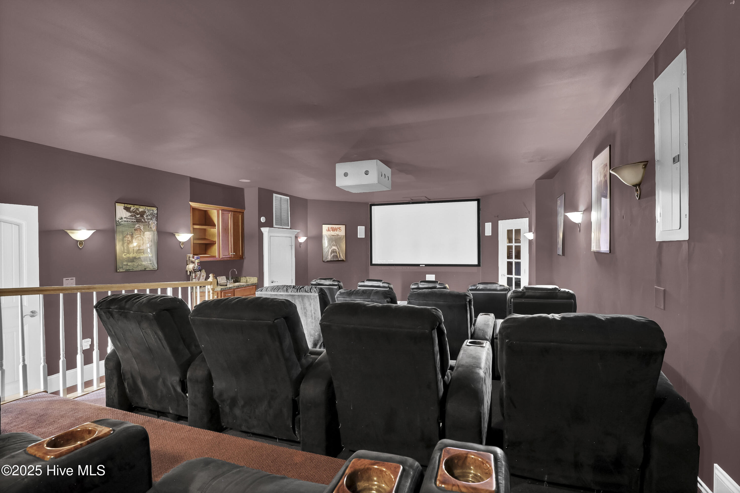 100538324 | Photo 37