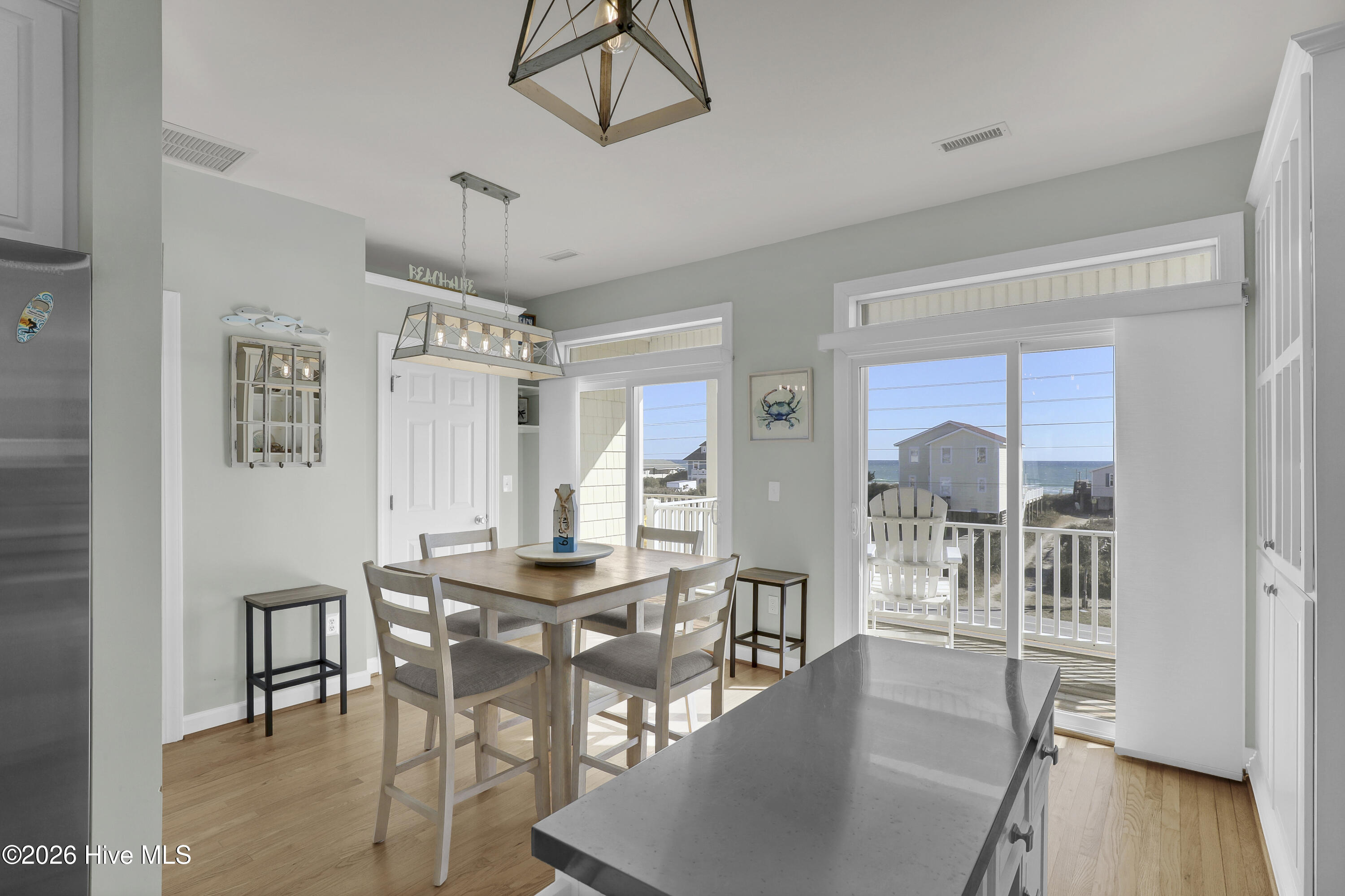 100550278 | Photo 14