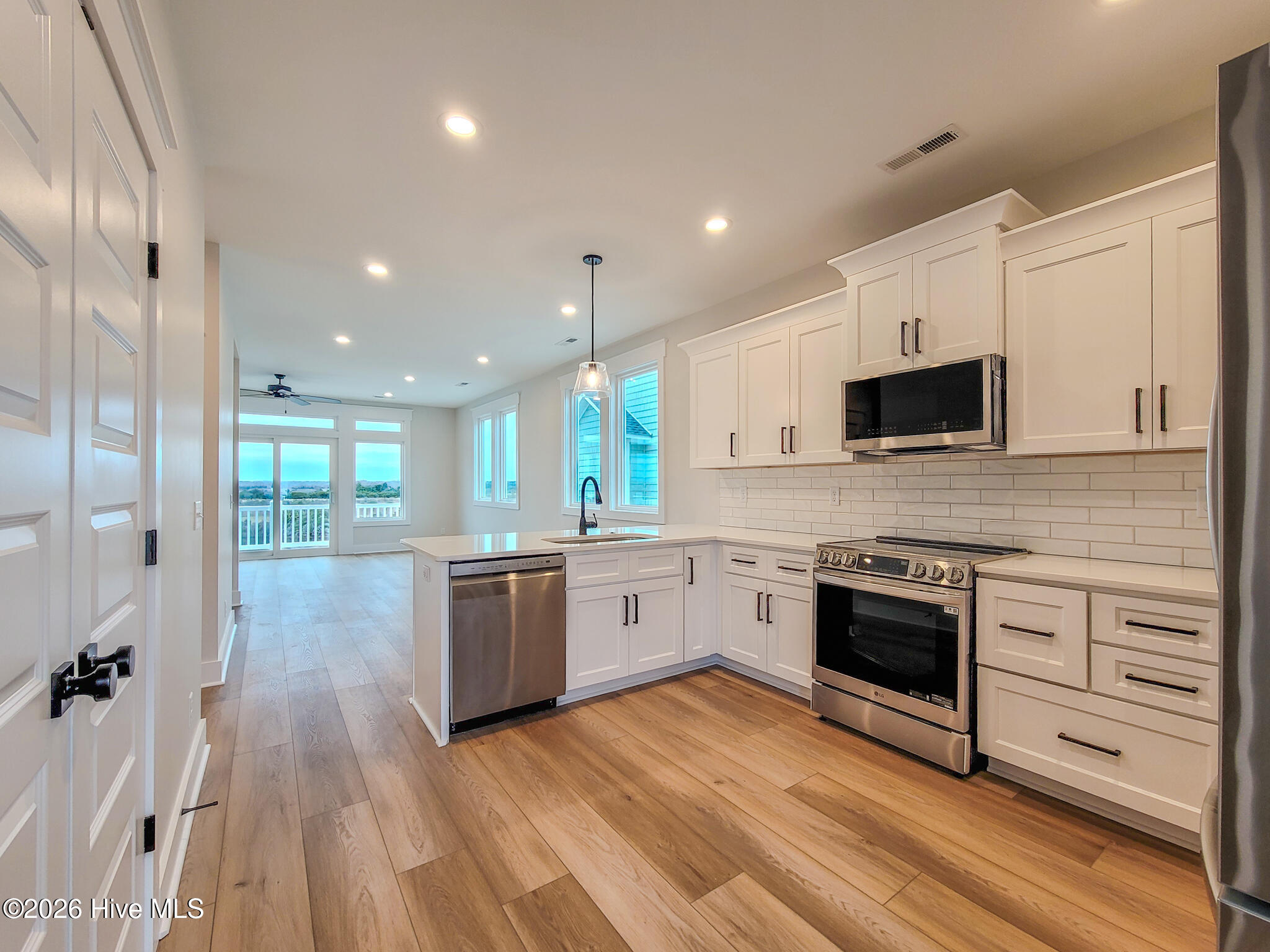 100553642 | Photo 21