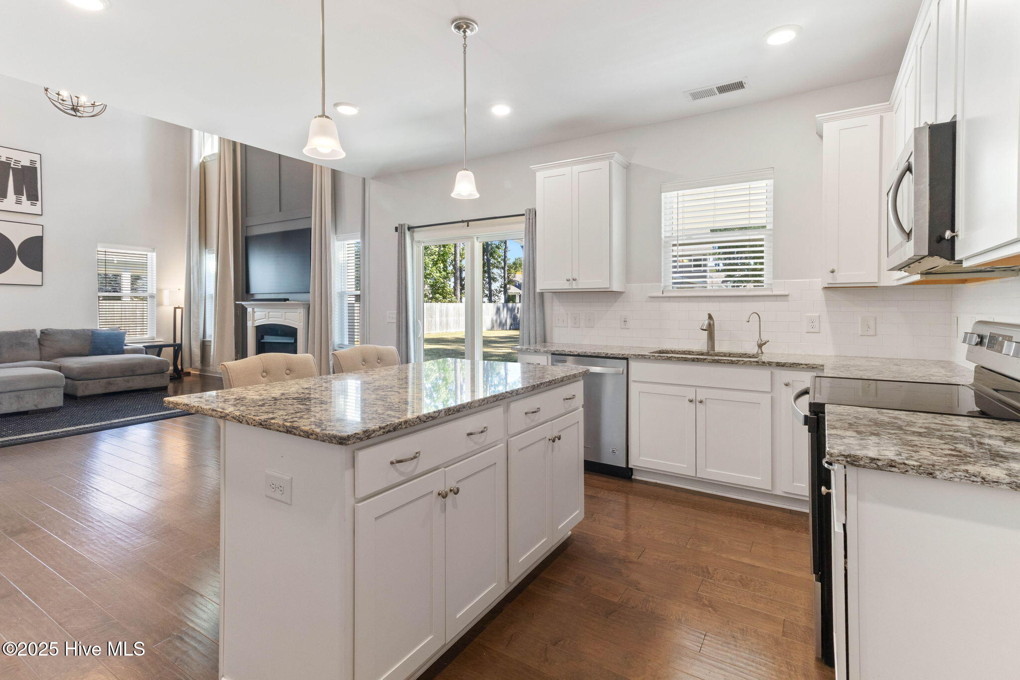 100536642 | Photo 12