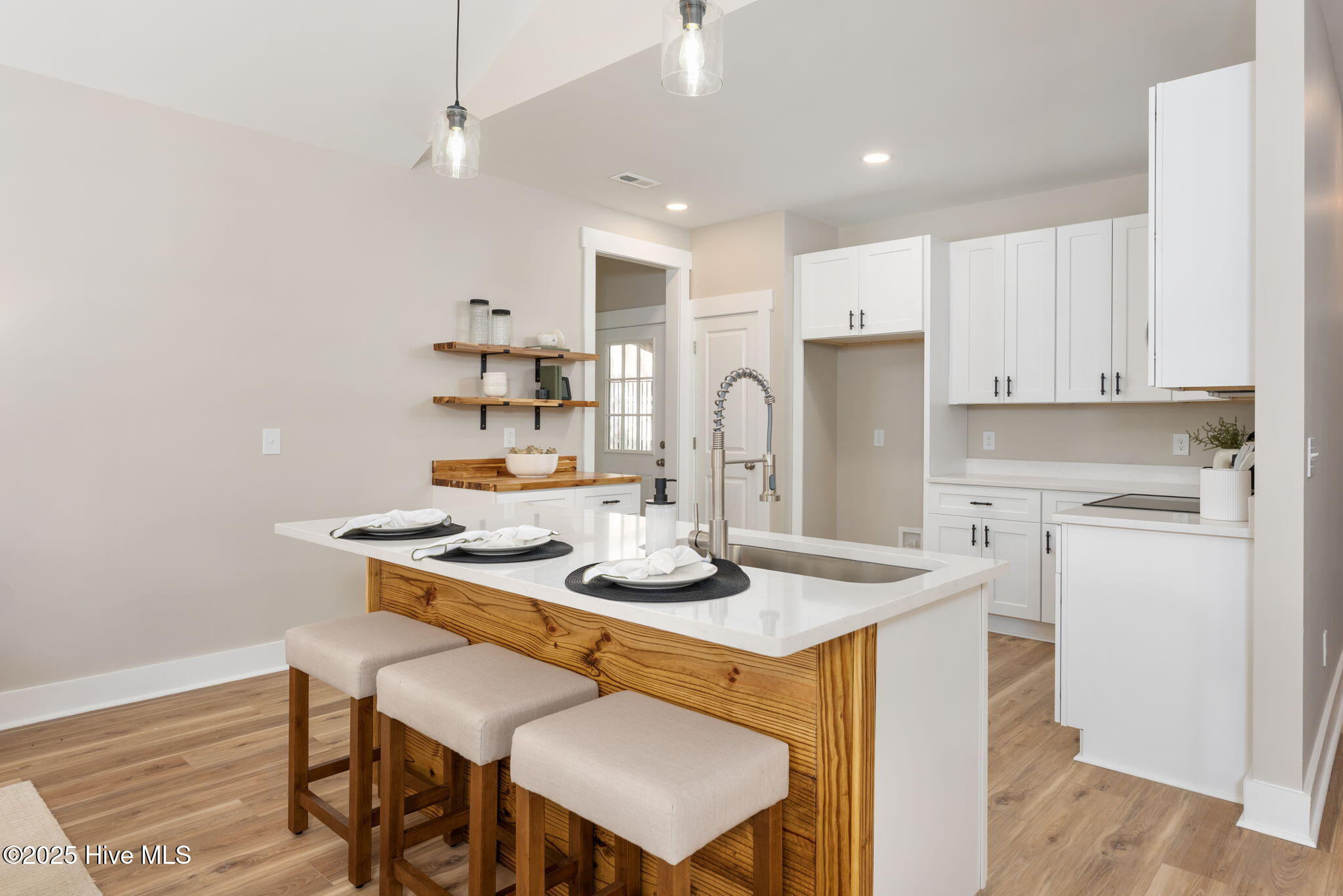 100541520 | Photo 11