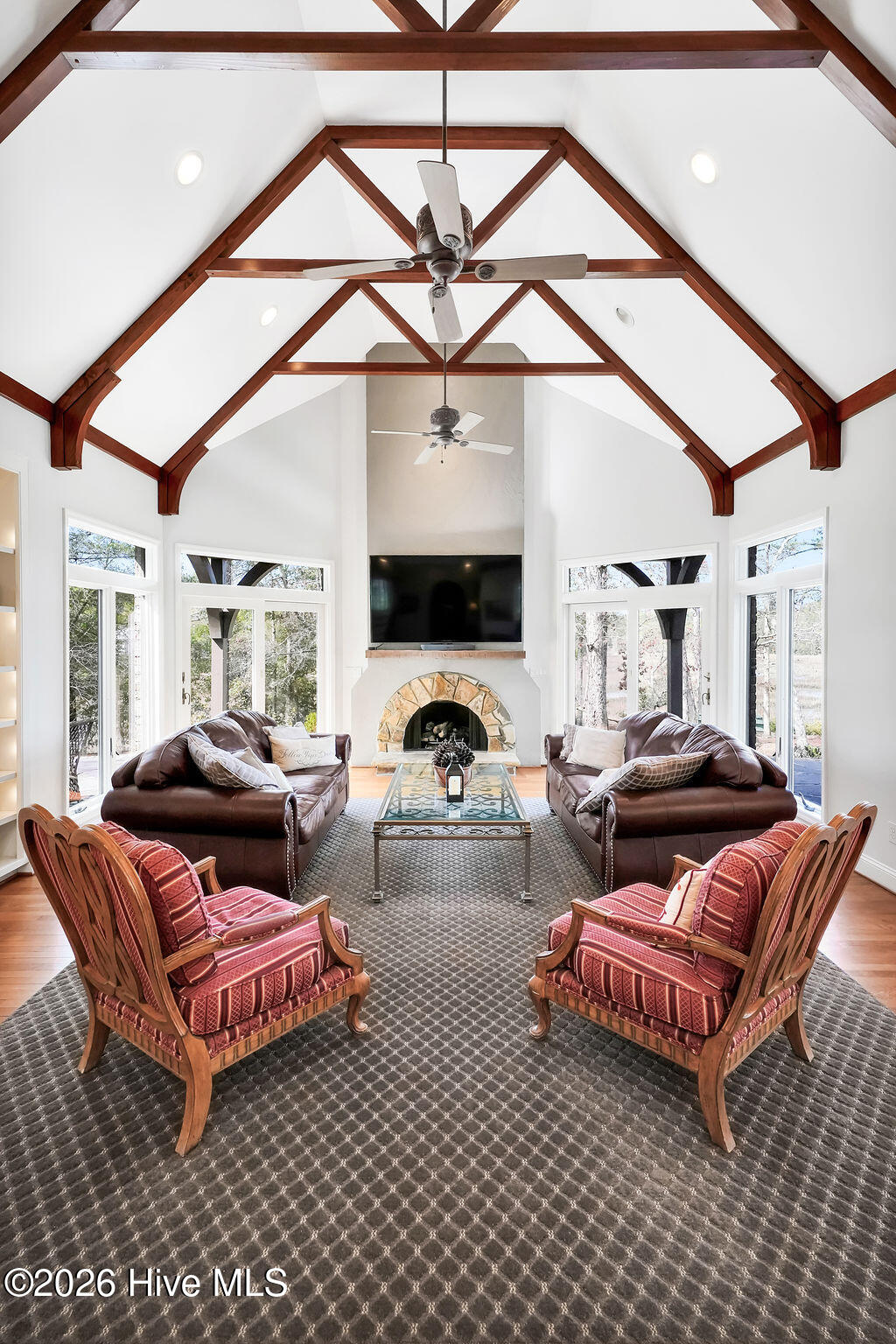 100564190 | Photo 12