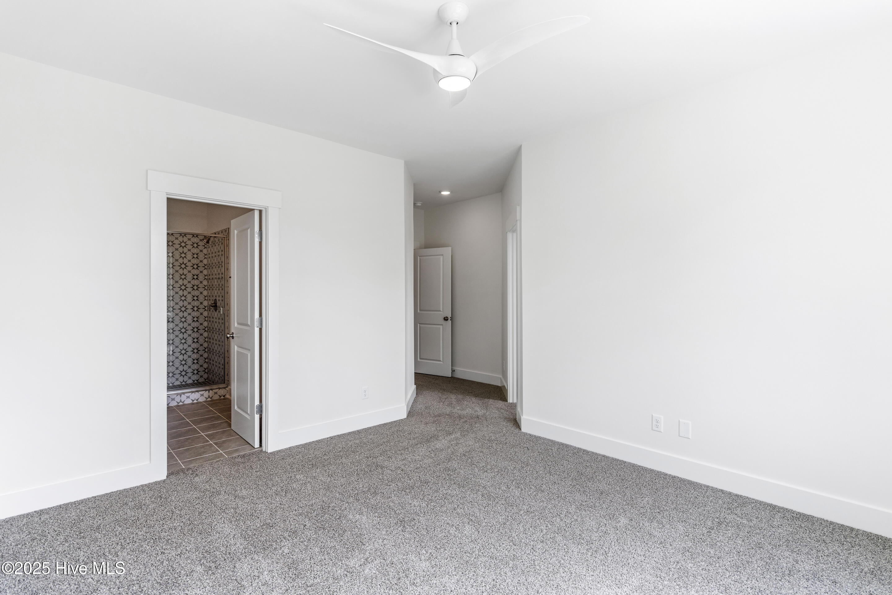 100530900 | Photo 18