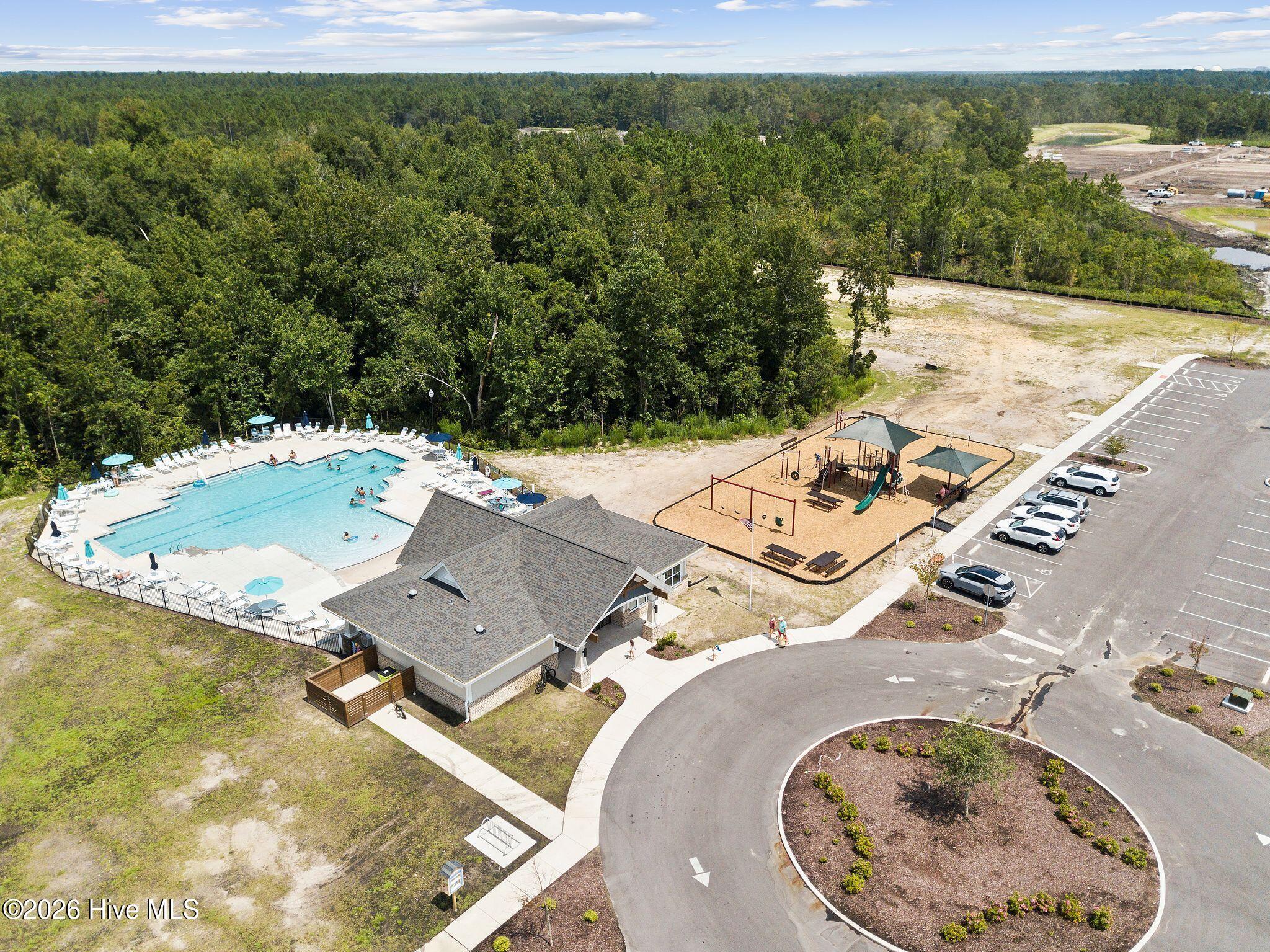 100562900 | Photo 47