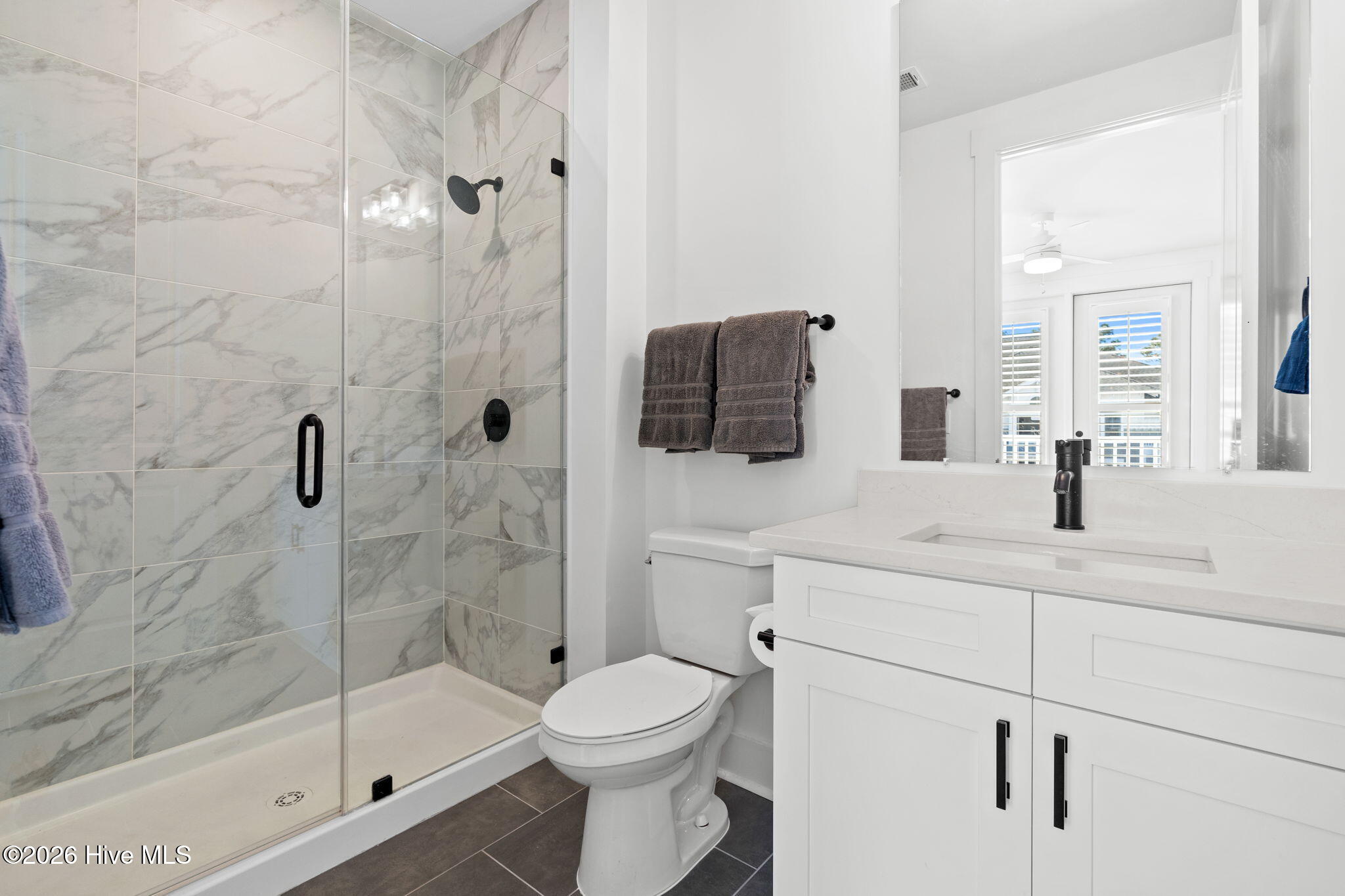 100550419 | Photo 25