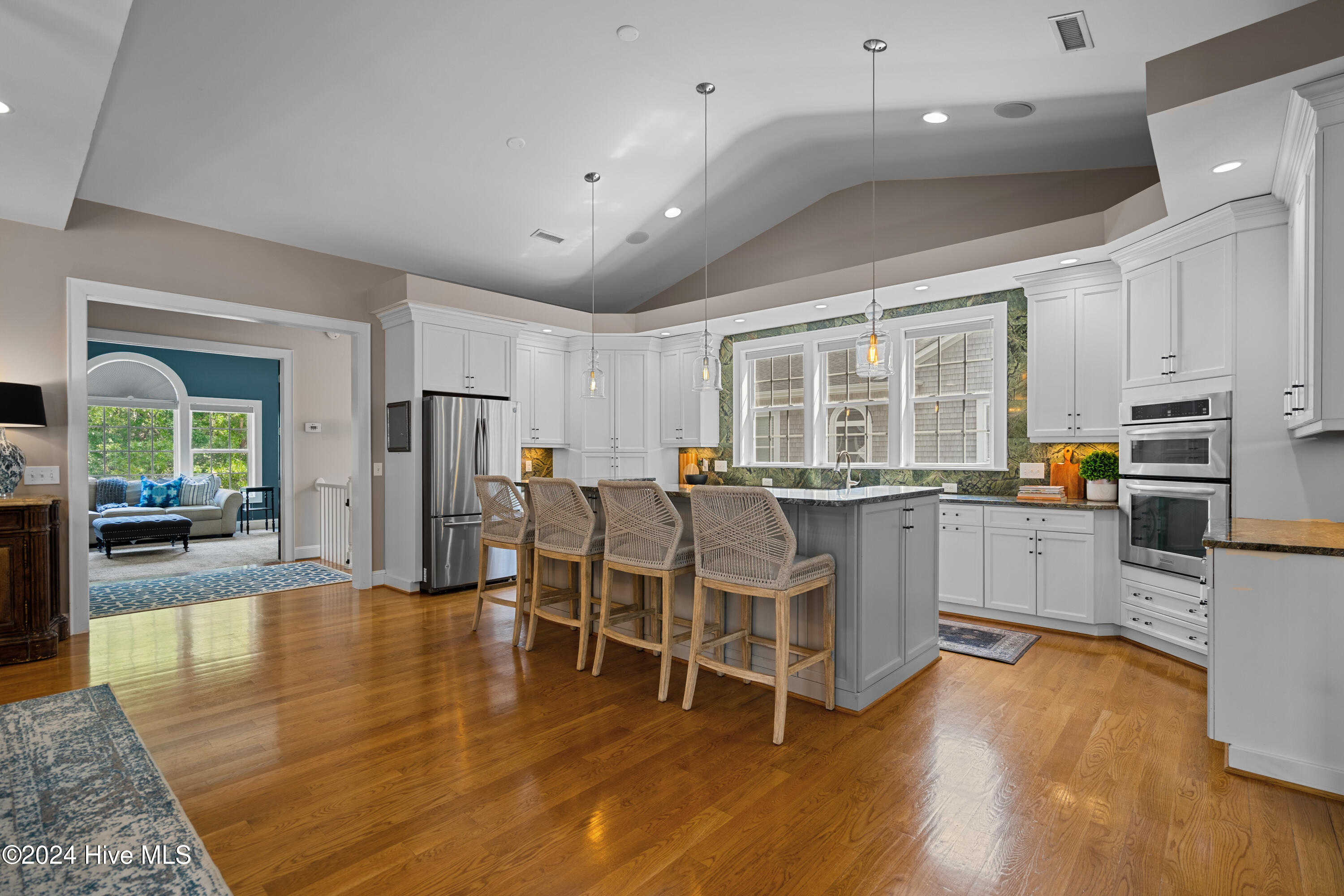 100550699 | Photo 23