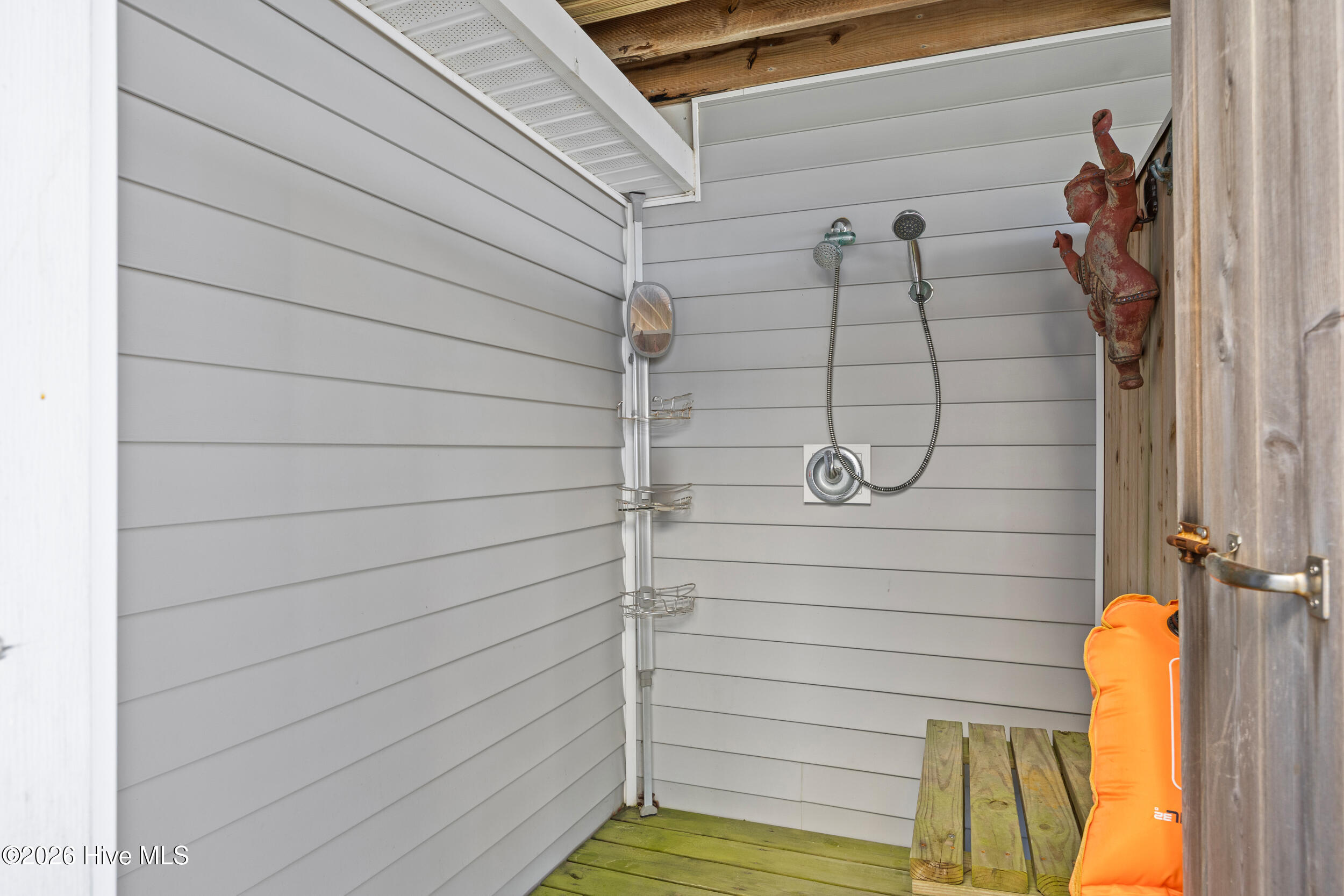 100564811 | Photo 75