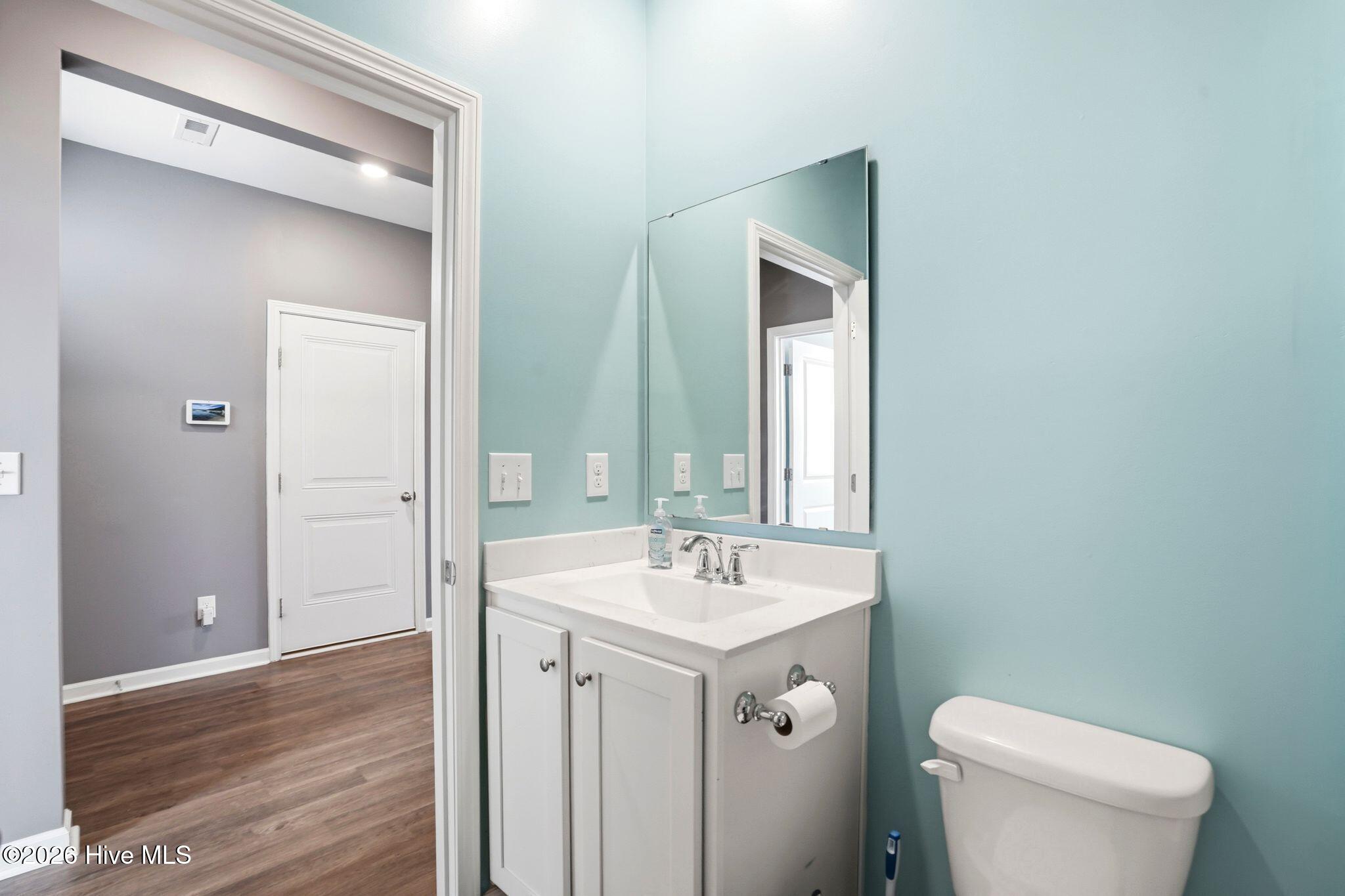 100562900 | Photo 28