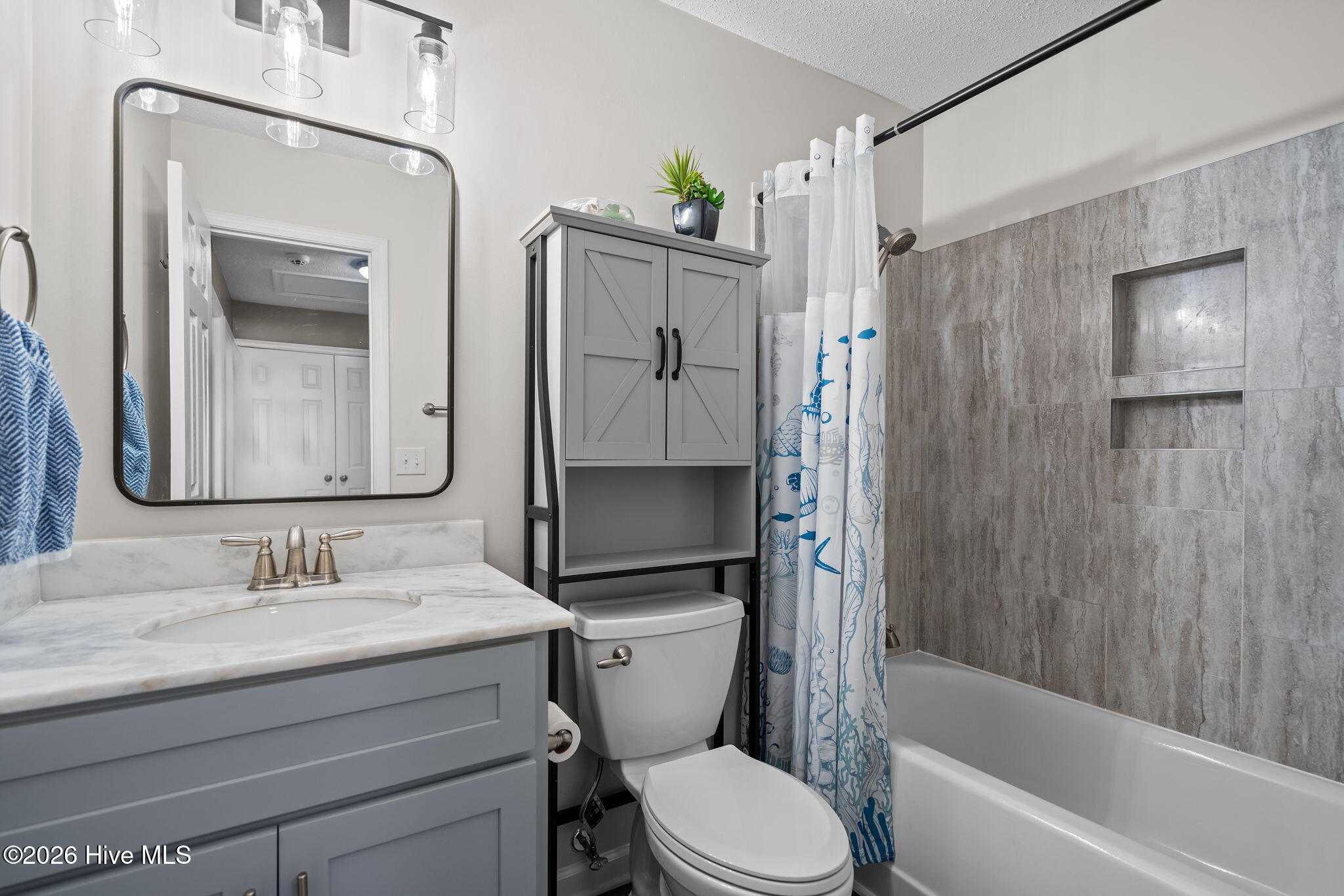 100547043 | Photo 32