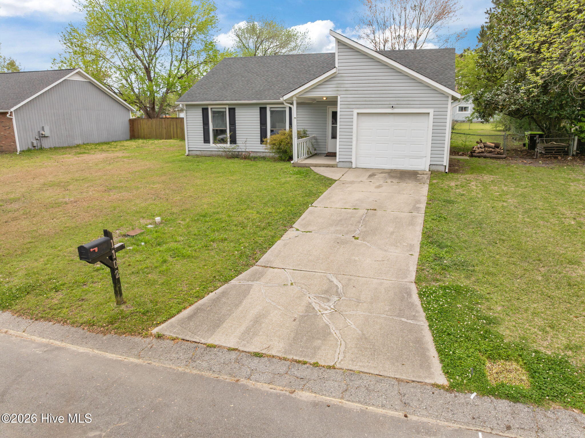 100563828 | Photo 32