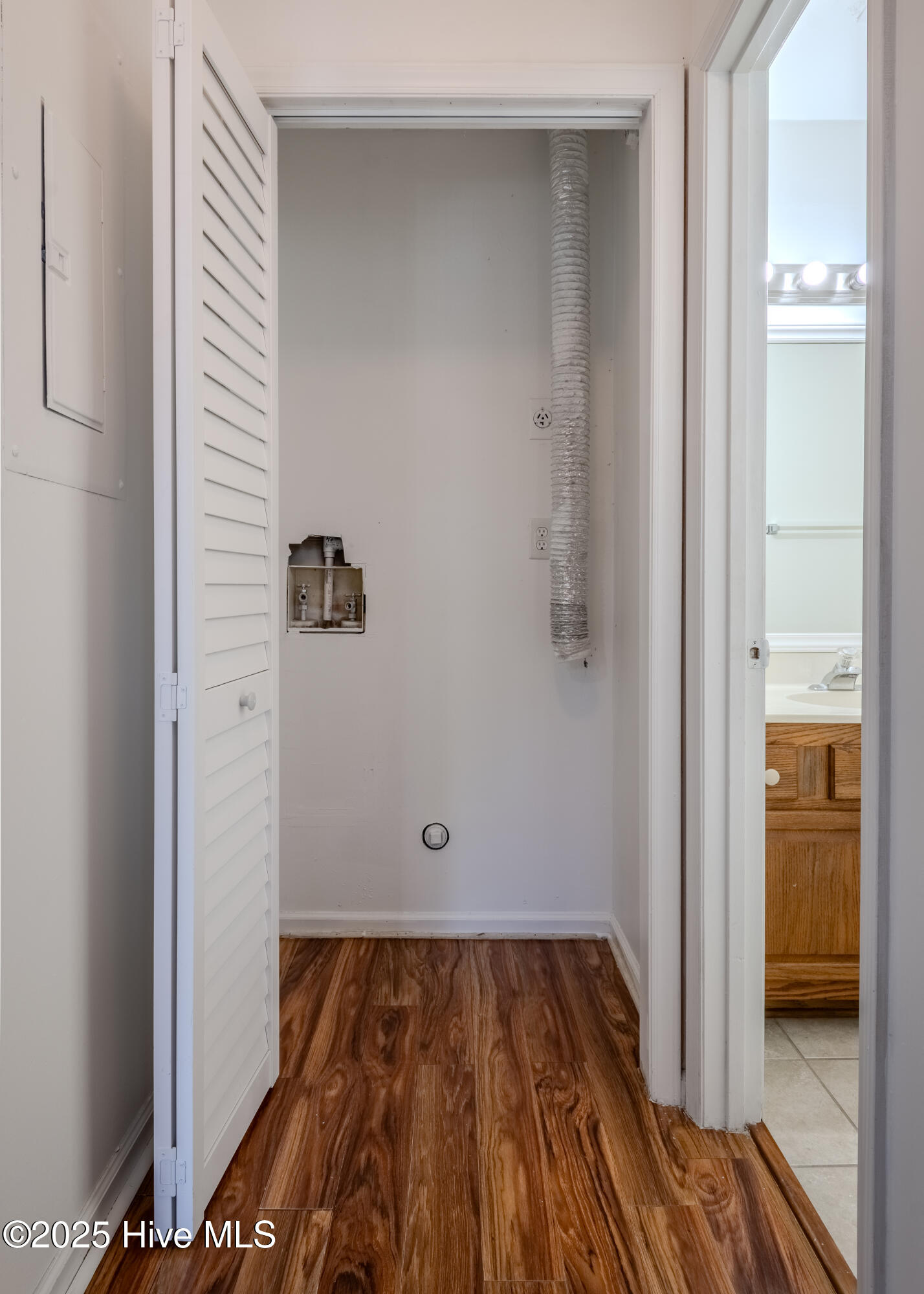 100534188 | Photo 27