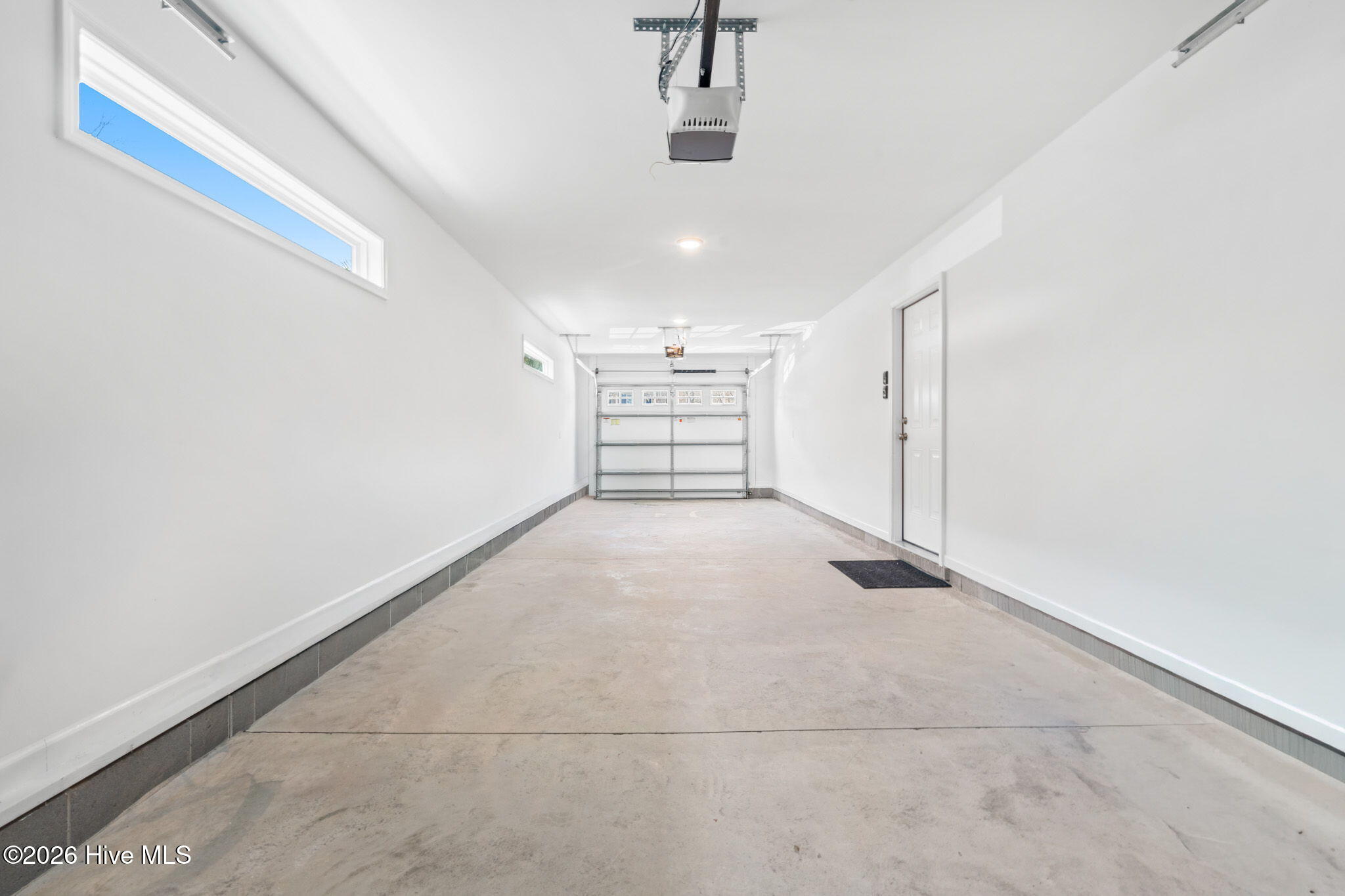 100564601 | Photo 36