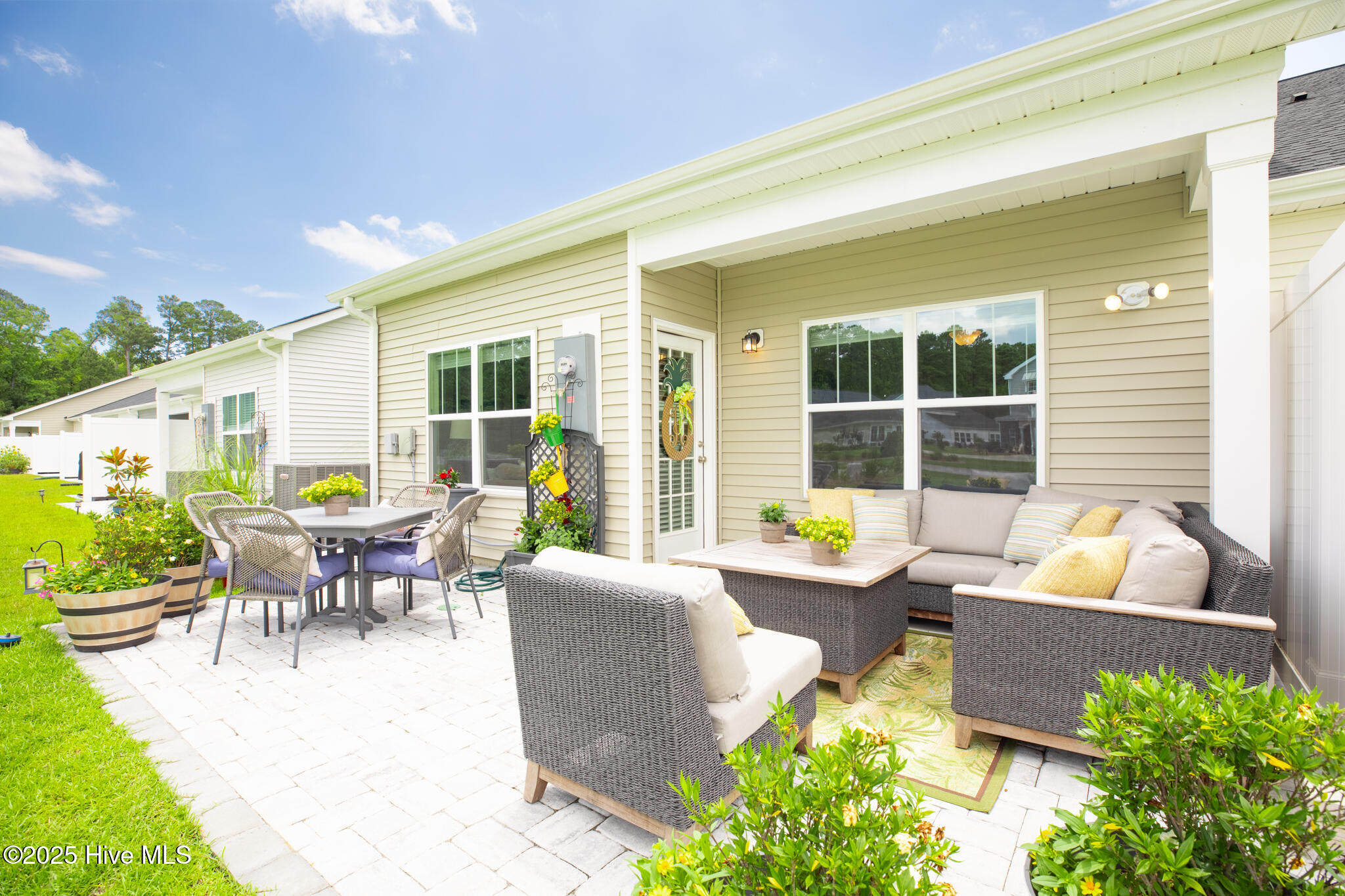 100518032 | Photo 36