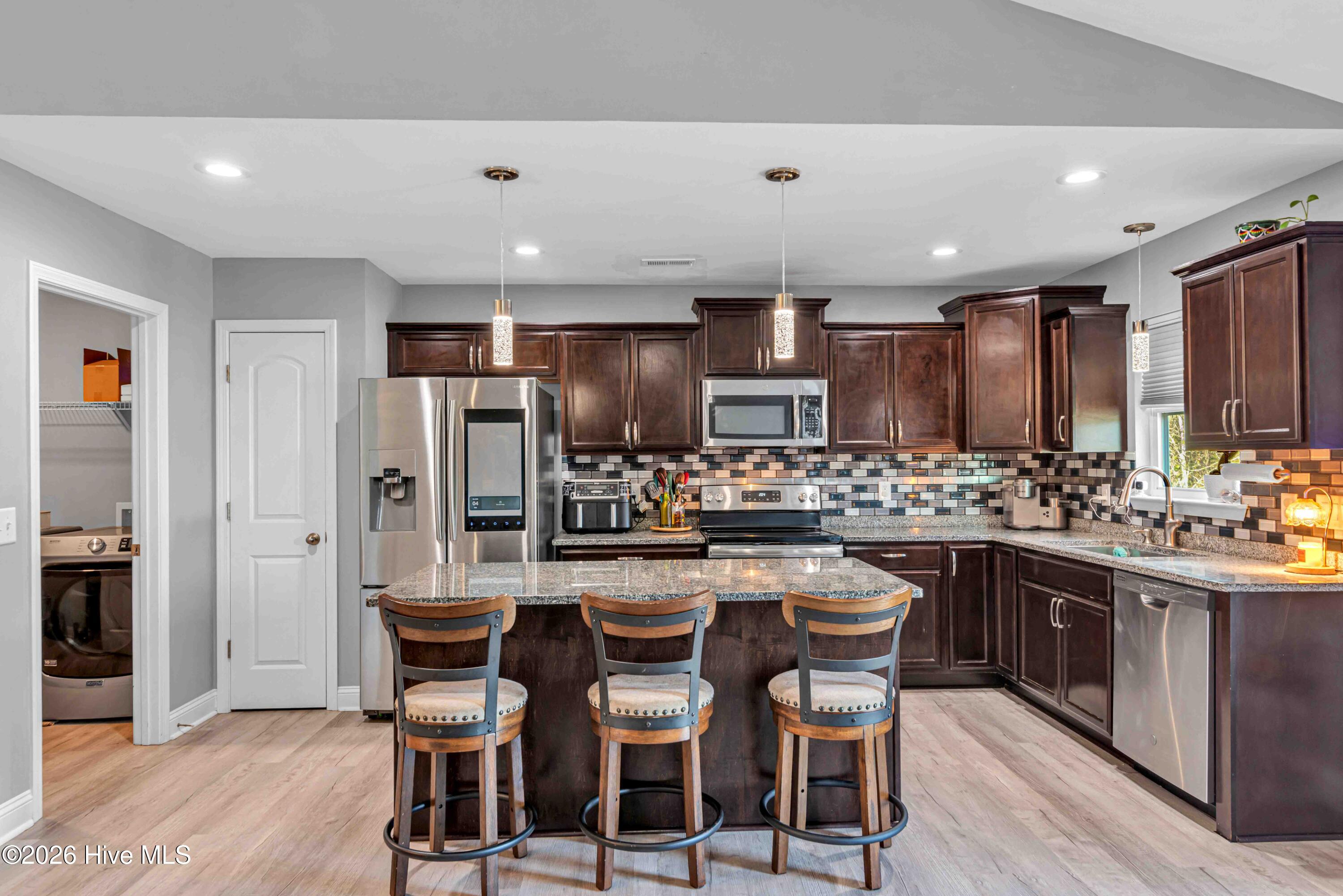 100558527 | Photo 11