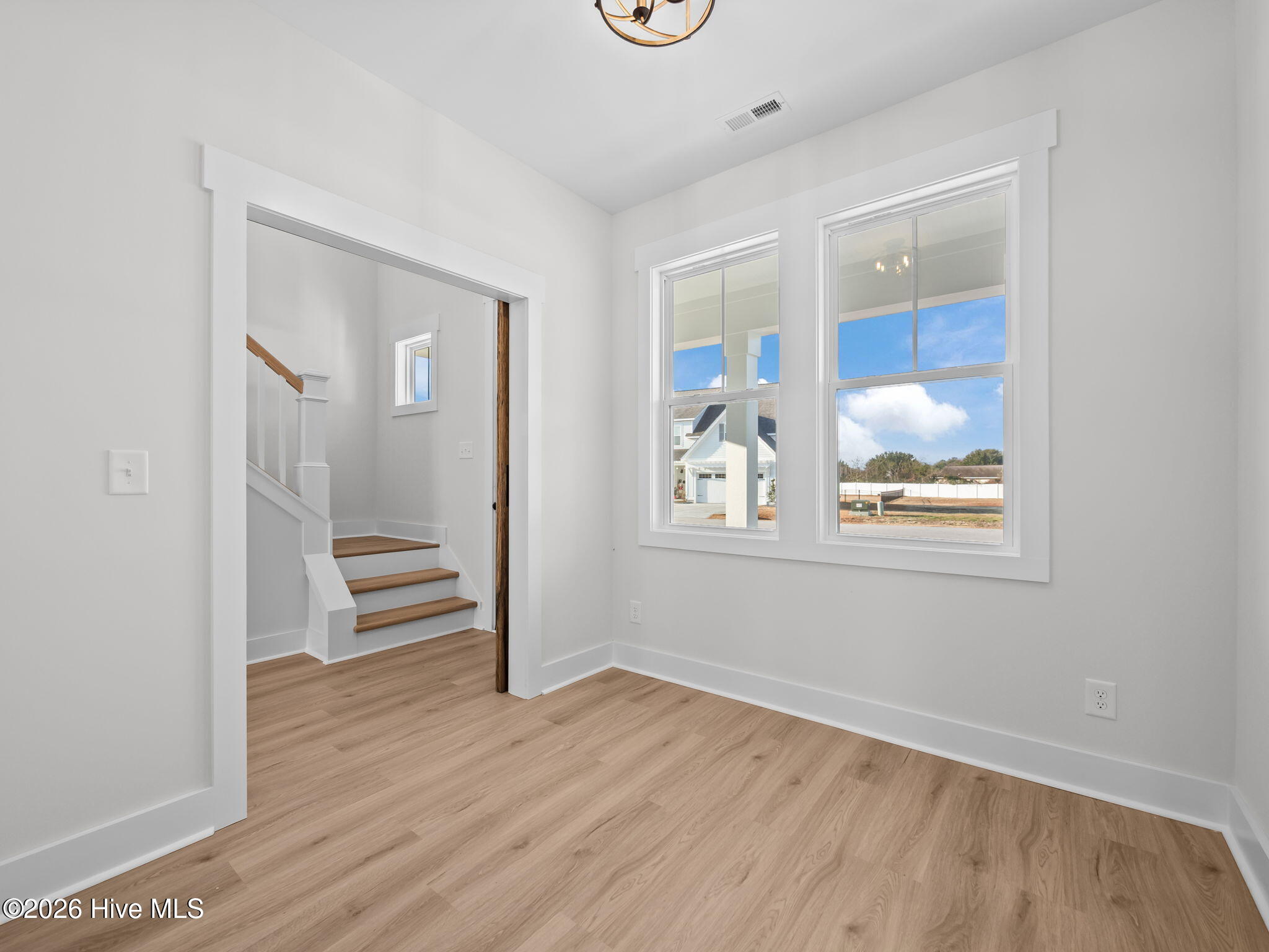 100543502 | Photo 11