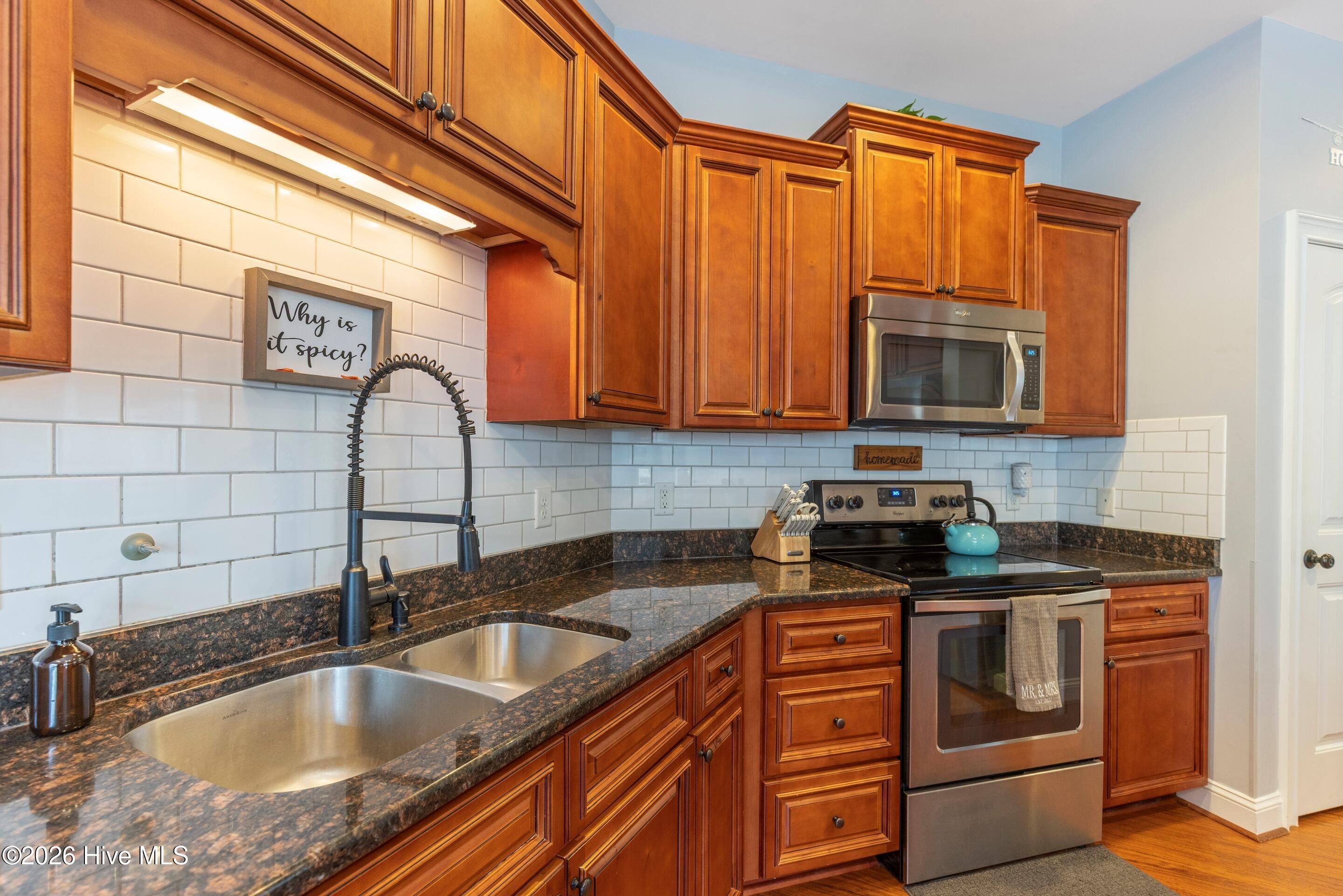 100548789 | Photo 26