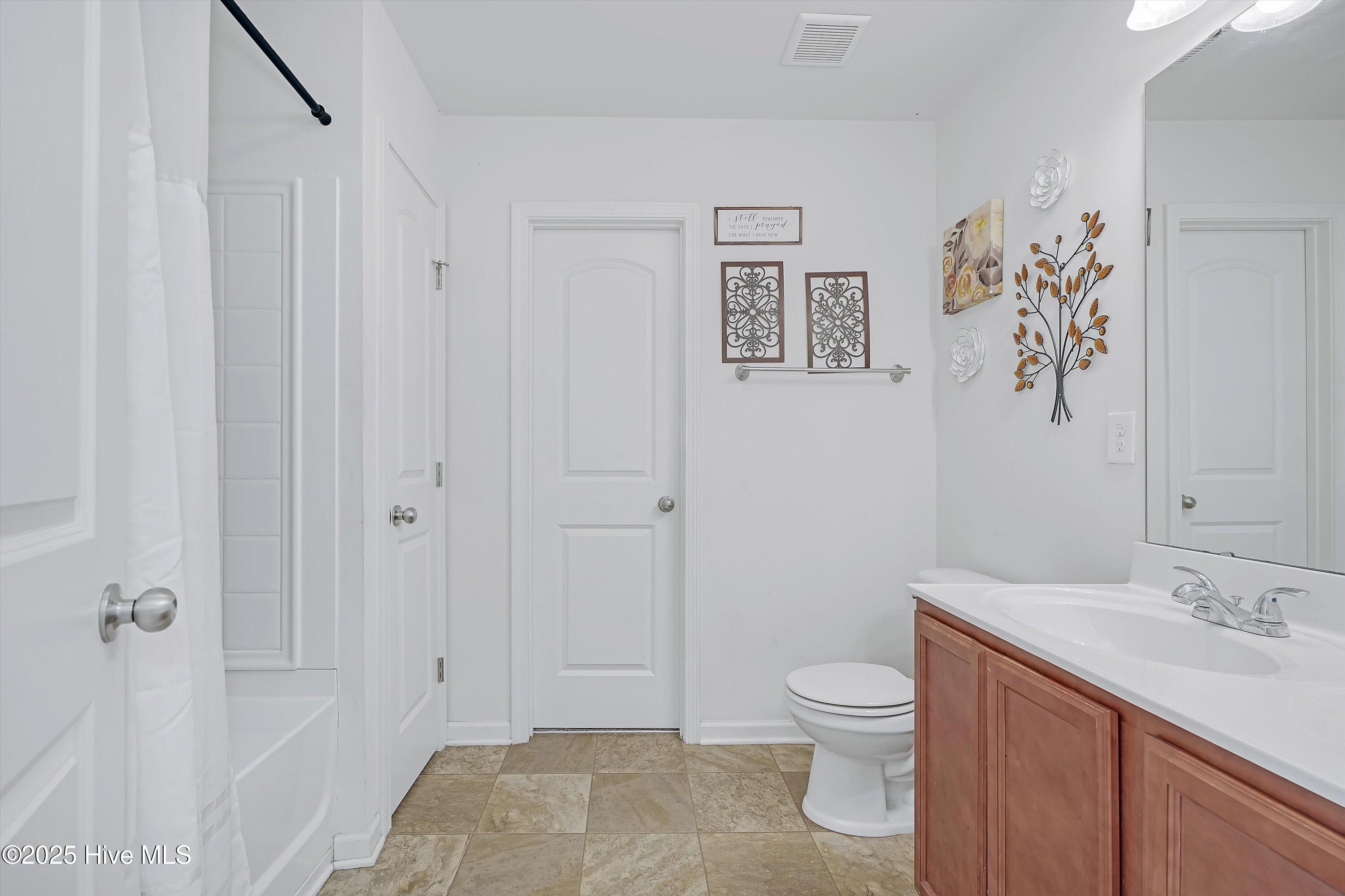 100532603 | Photo 15