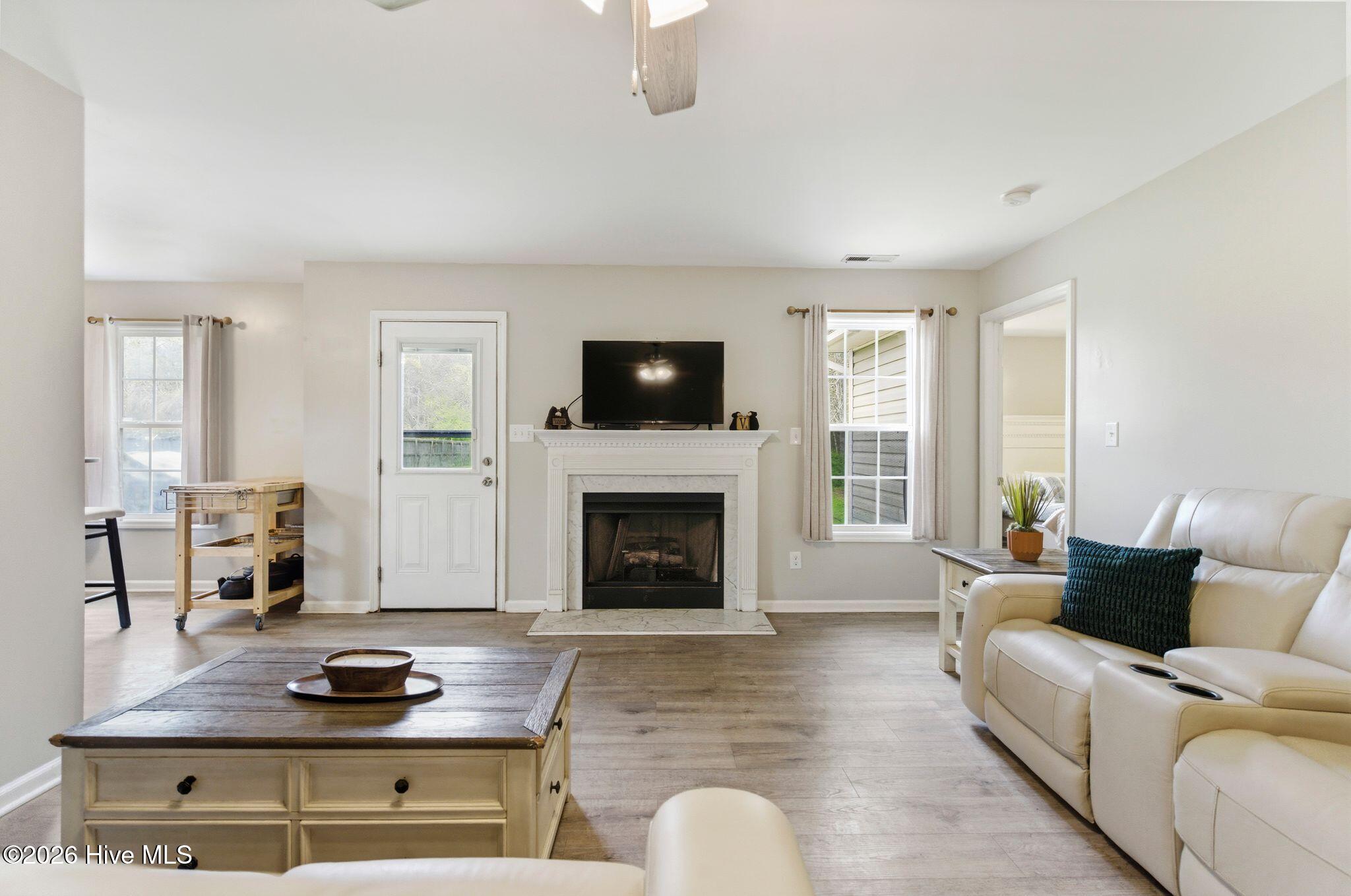 100563637 | Photo 10