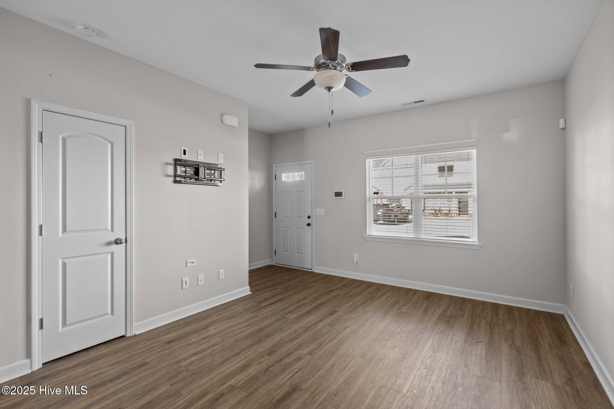 100563898 | Photo 22