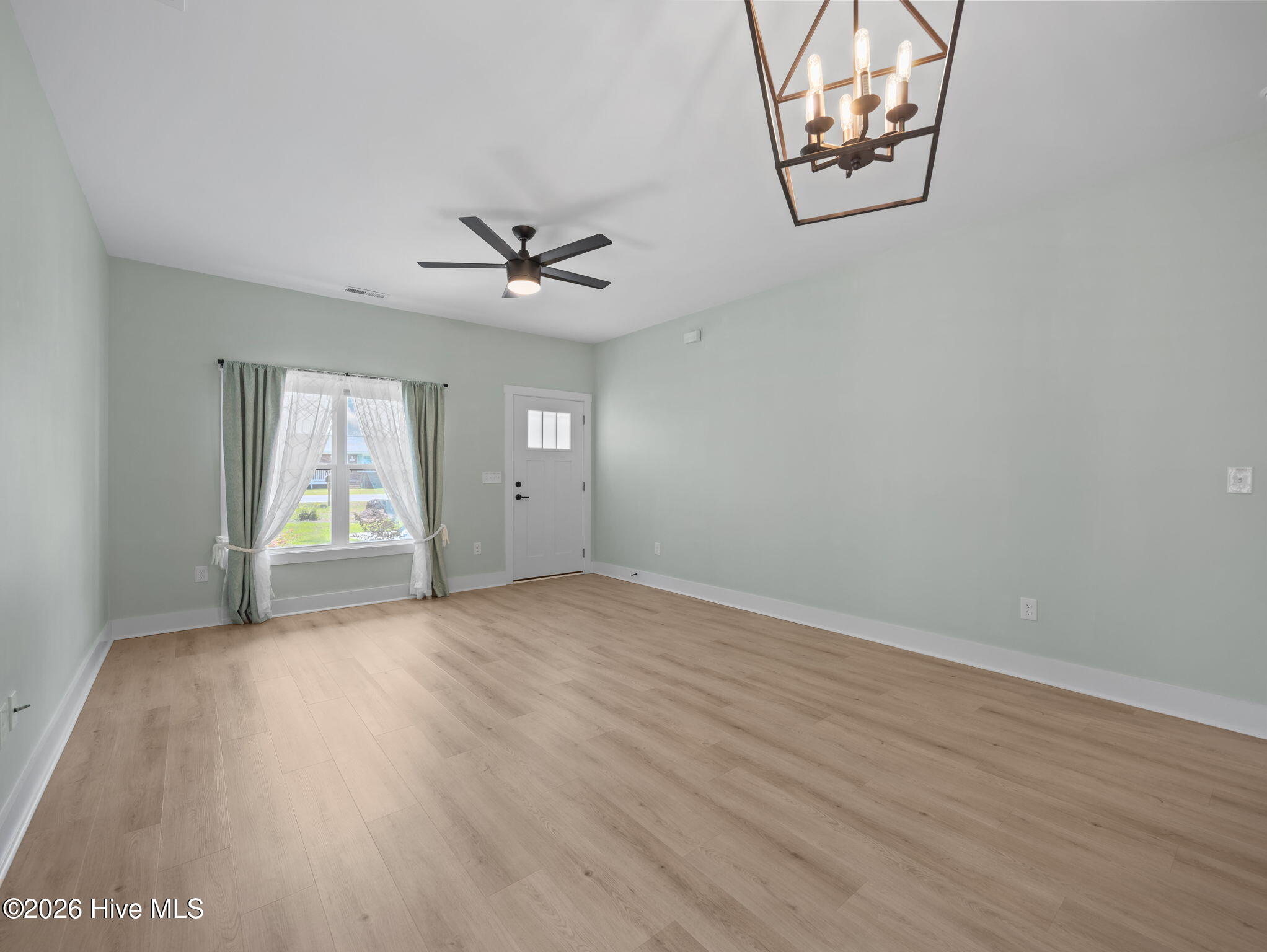 609 N Timberly Lane, Burgaw, NC 28425 – photo 4: 10-web-or-mls-609 N Timberly Ln 18