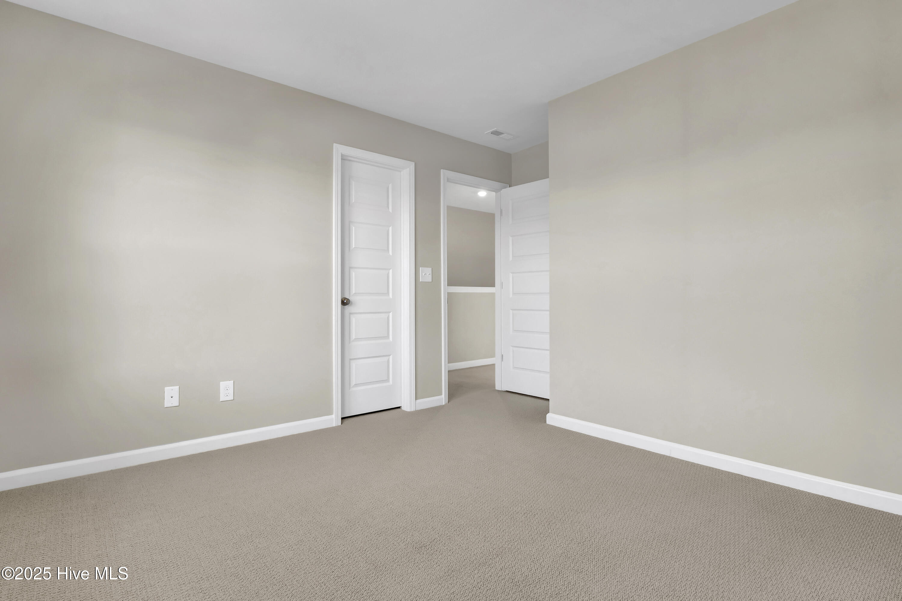 100561903 | Photo 24