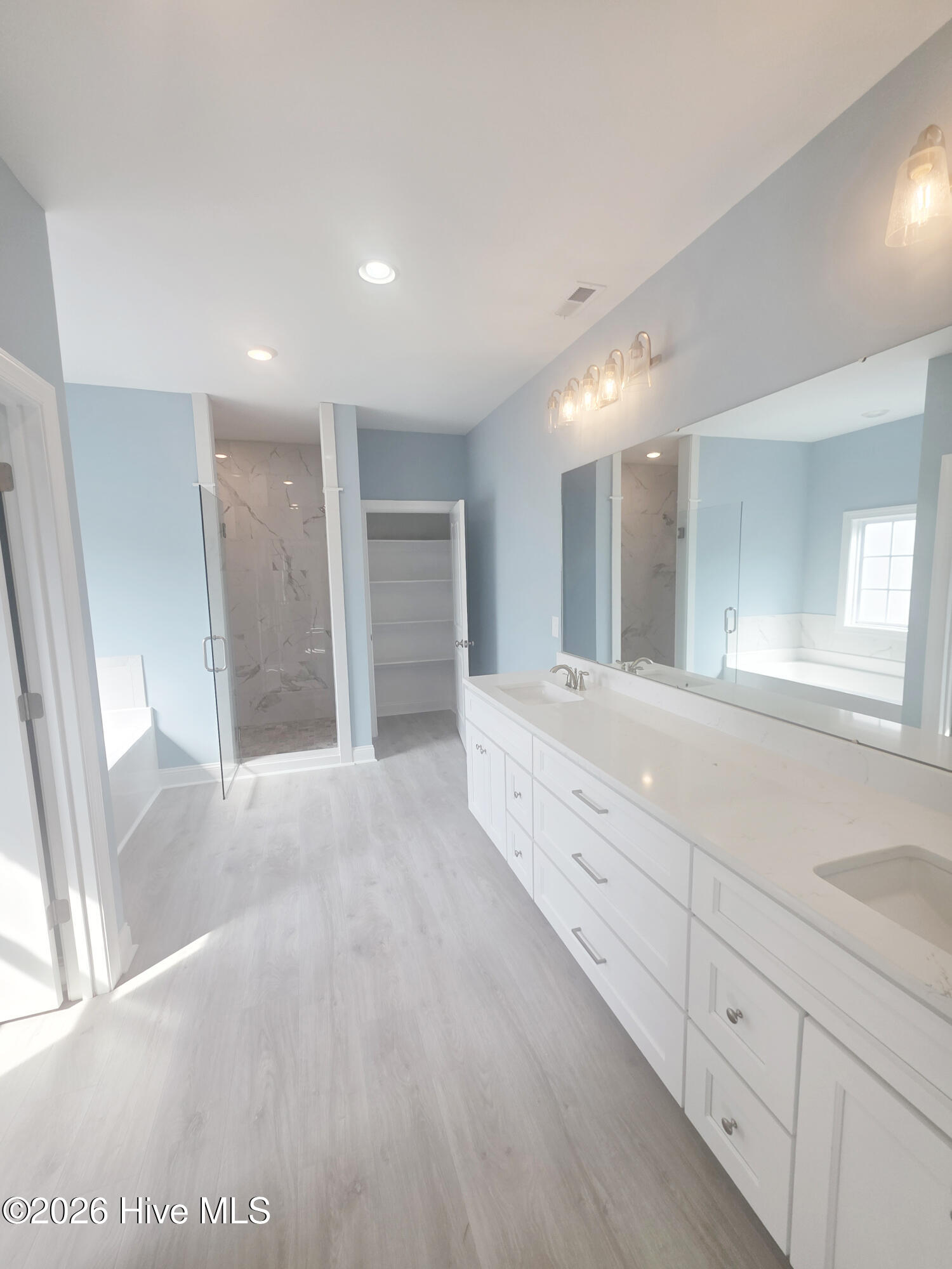 100530509 | Photo 17