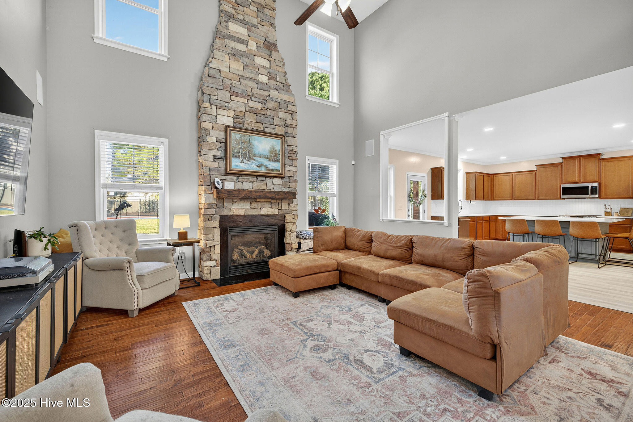 100537905 | Photo 11