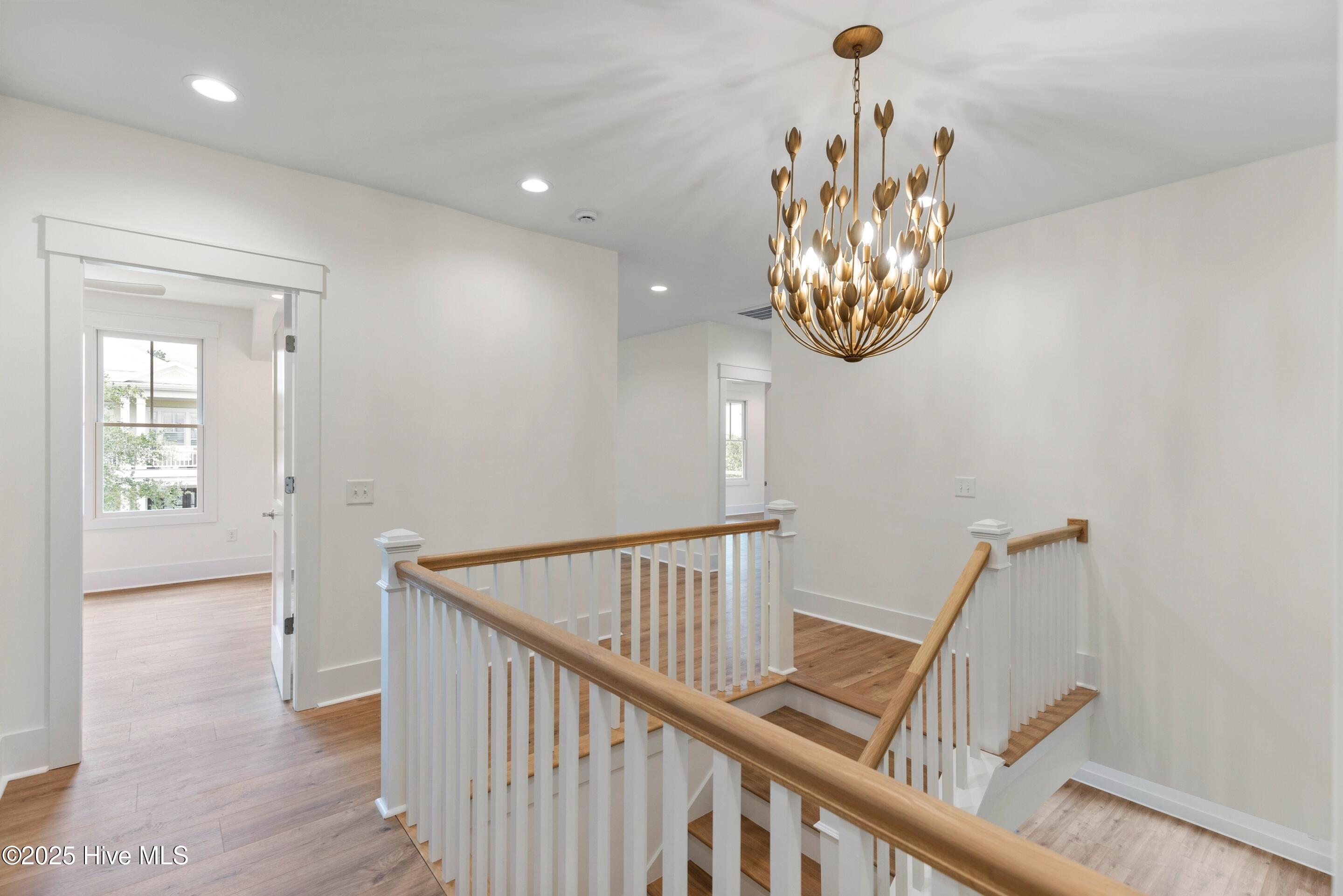 100542273 | Photo 52