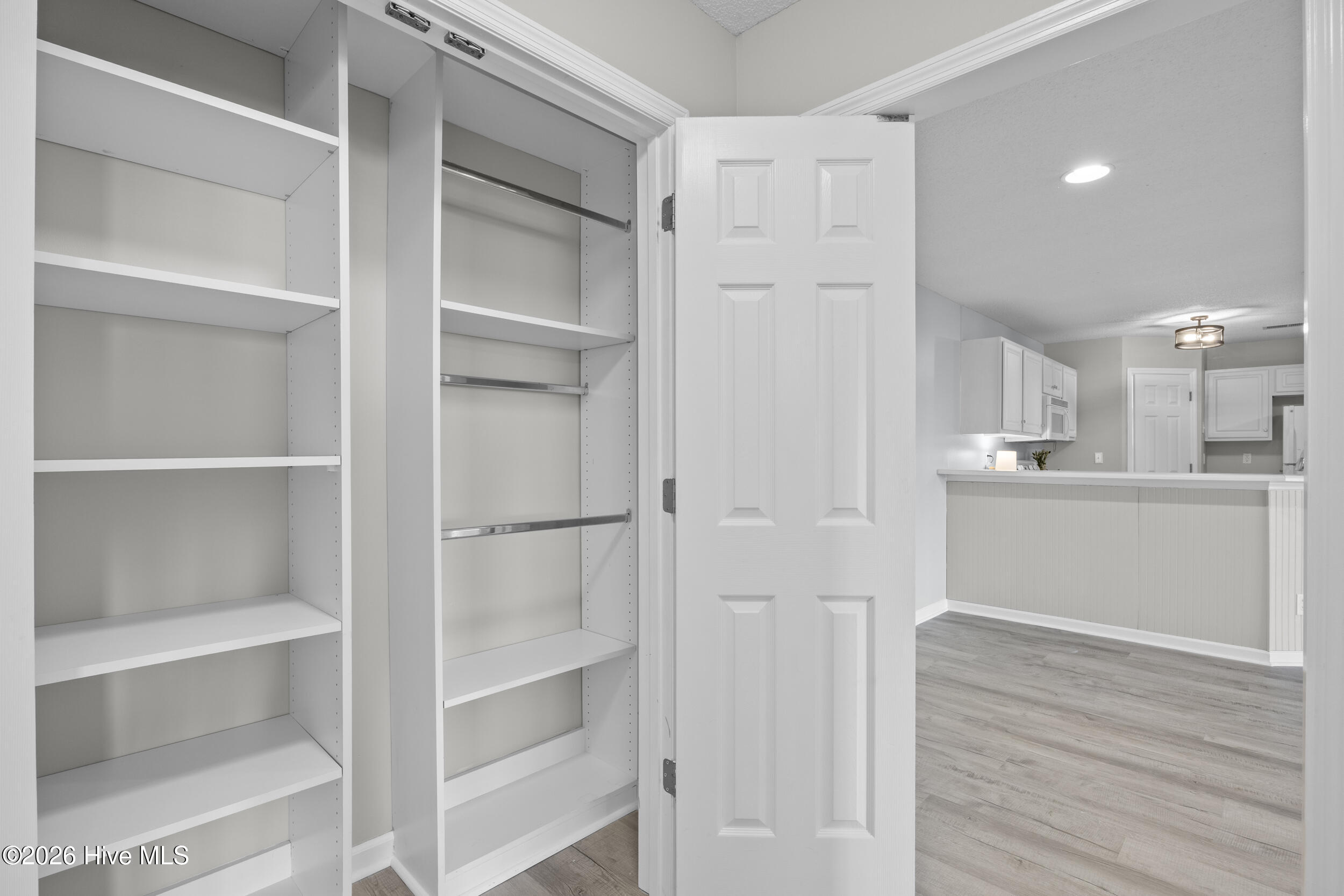 100549678 | Photo 13