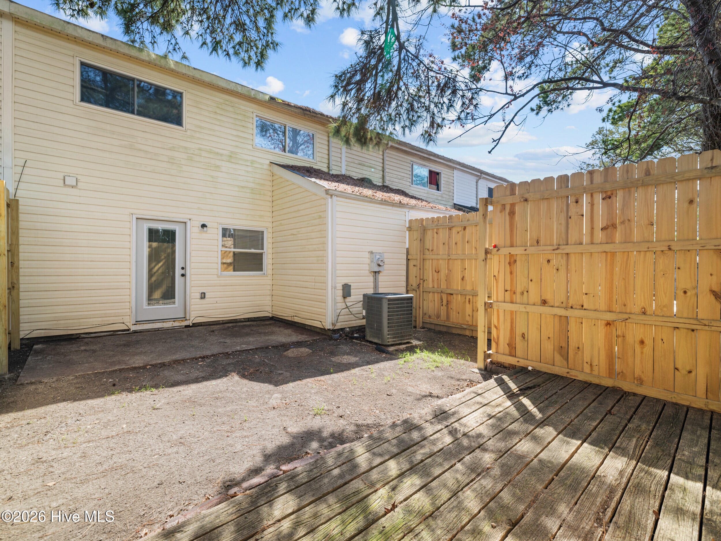 100560419 | Photo 36