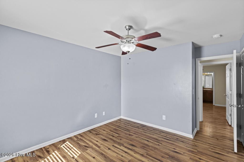 100550335 | Photo 11