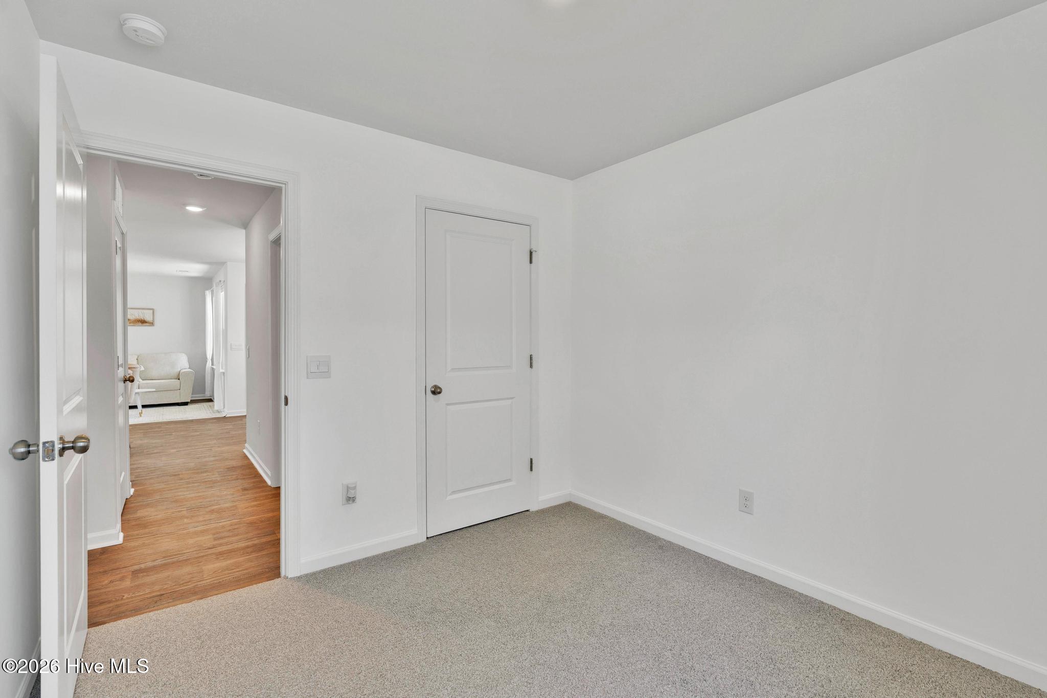 100563987 | Photo 30