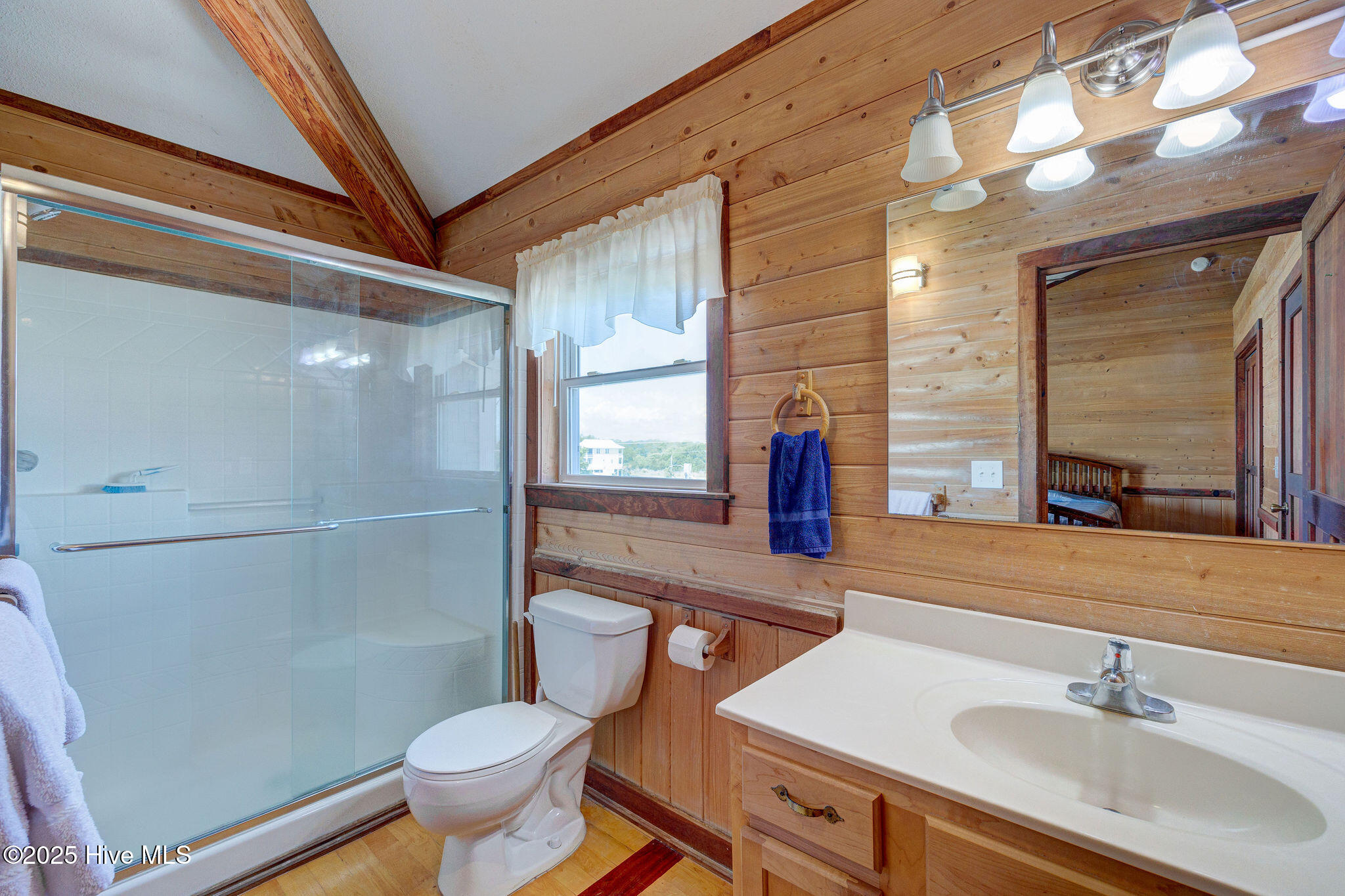 100505826 | Photo 42