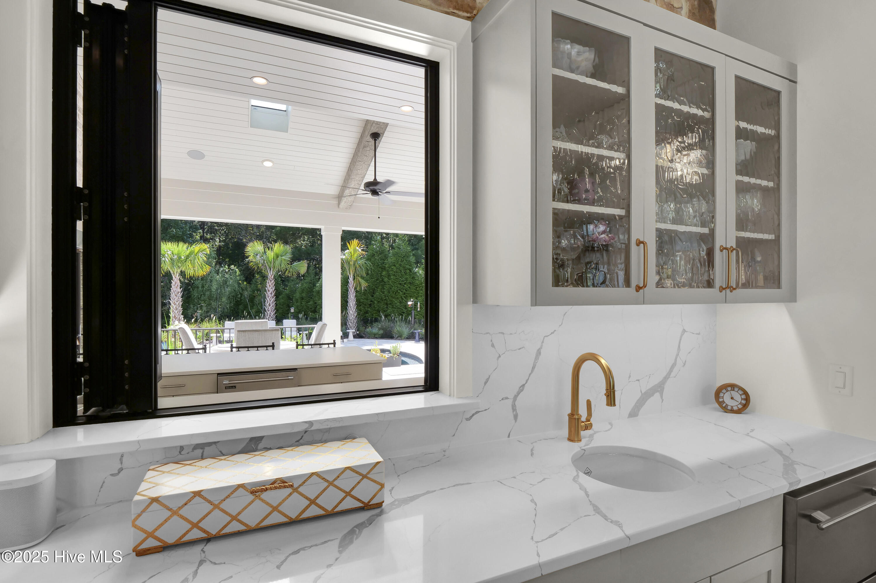 100532496 | Photo 27