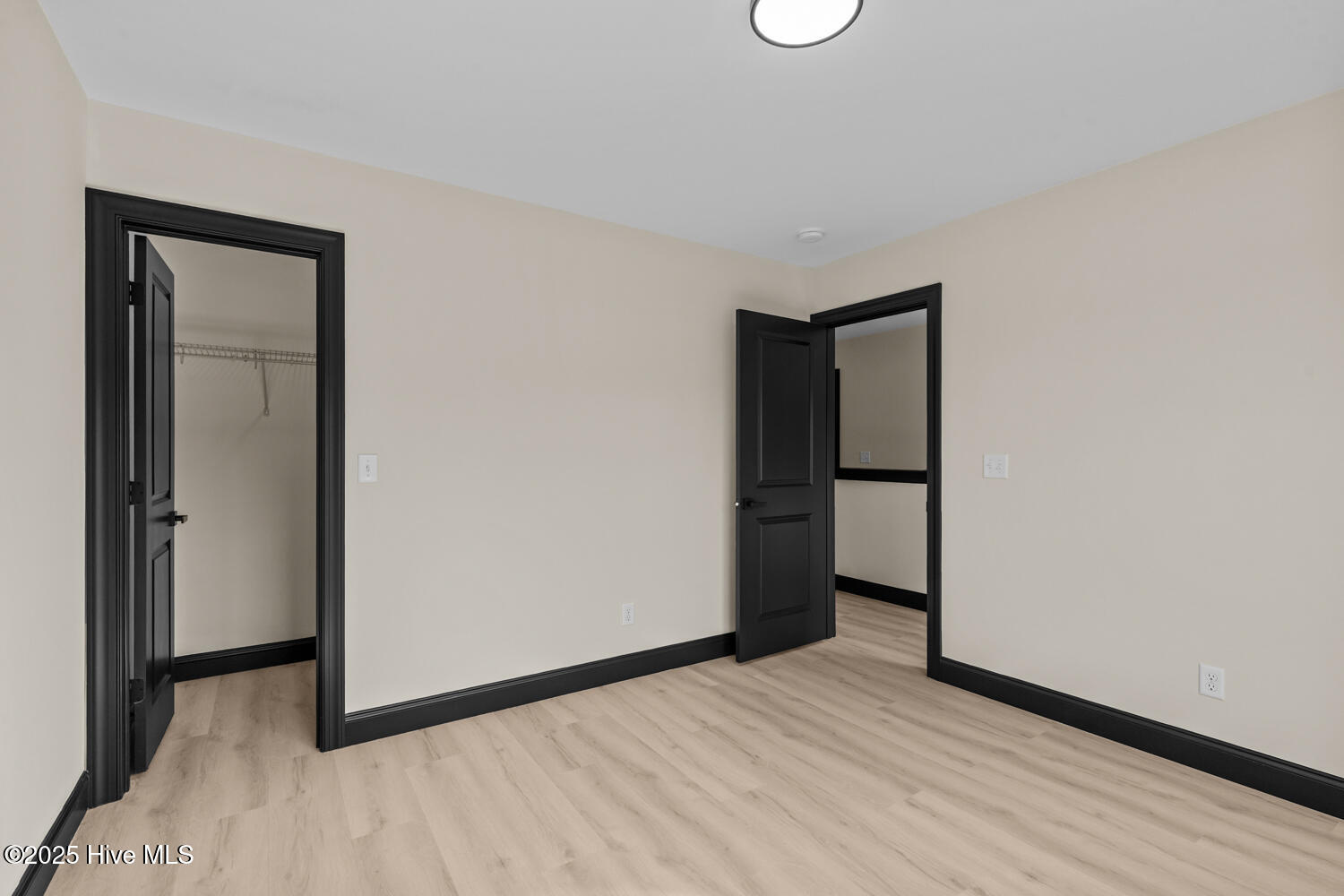 100536323 | Photo 41