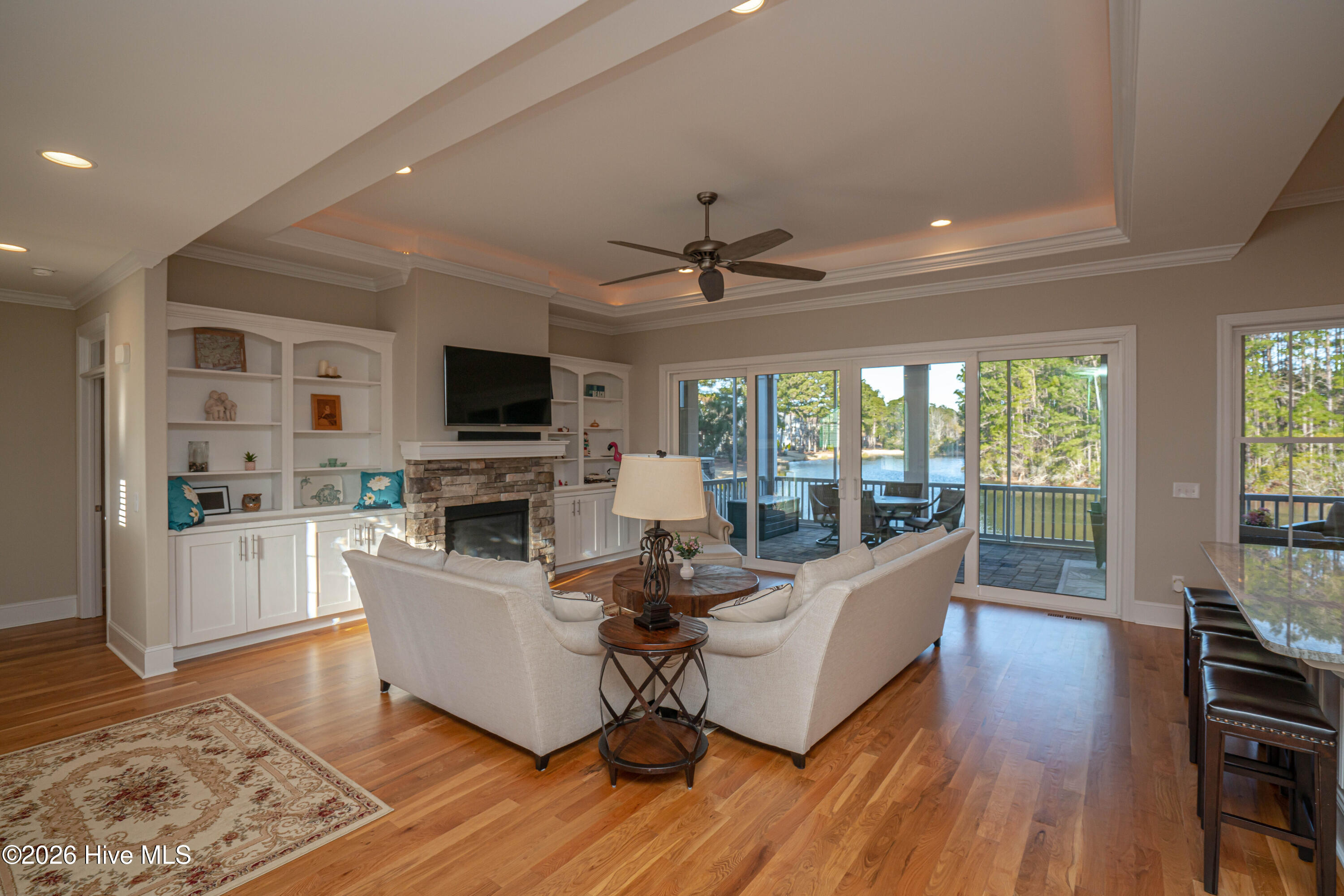 100550389 | Photo 12