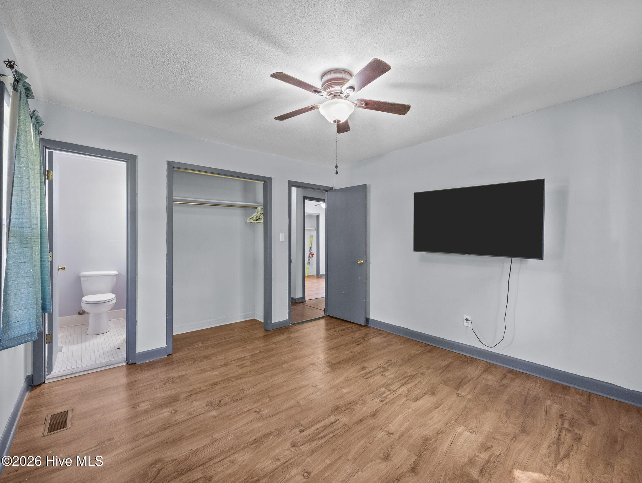 100568066 | Photo 17