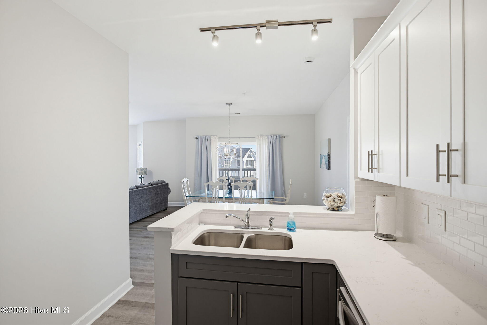 100570113 | Photo 14