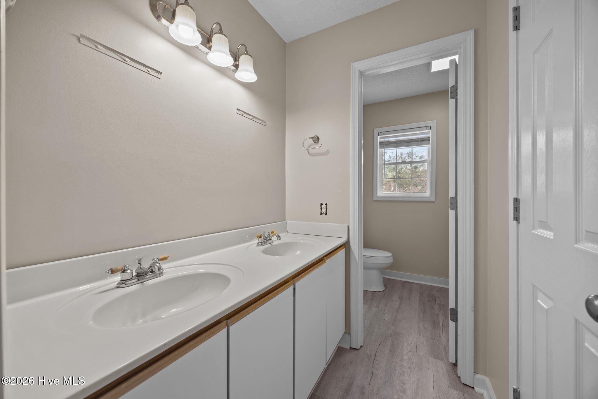 100556691 | Photo 25