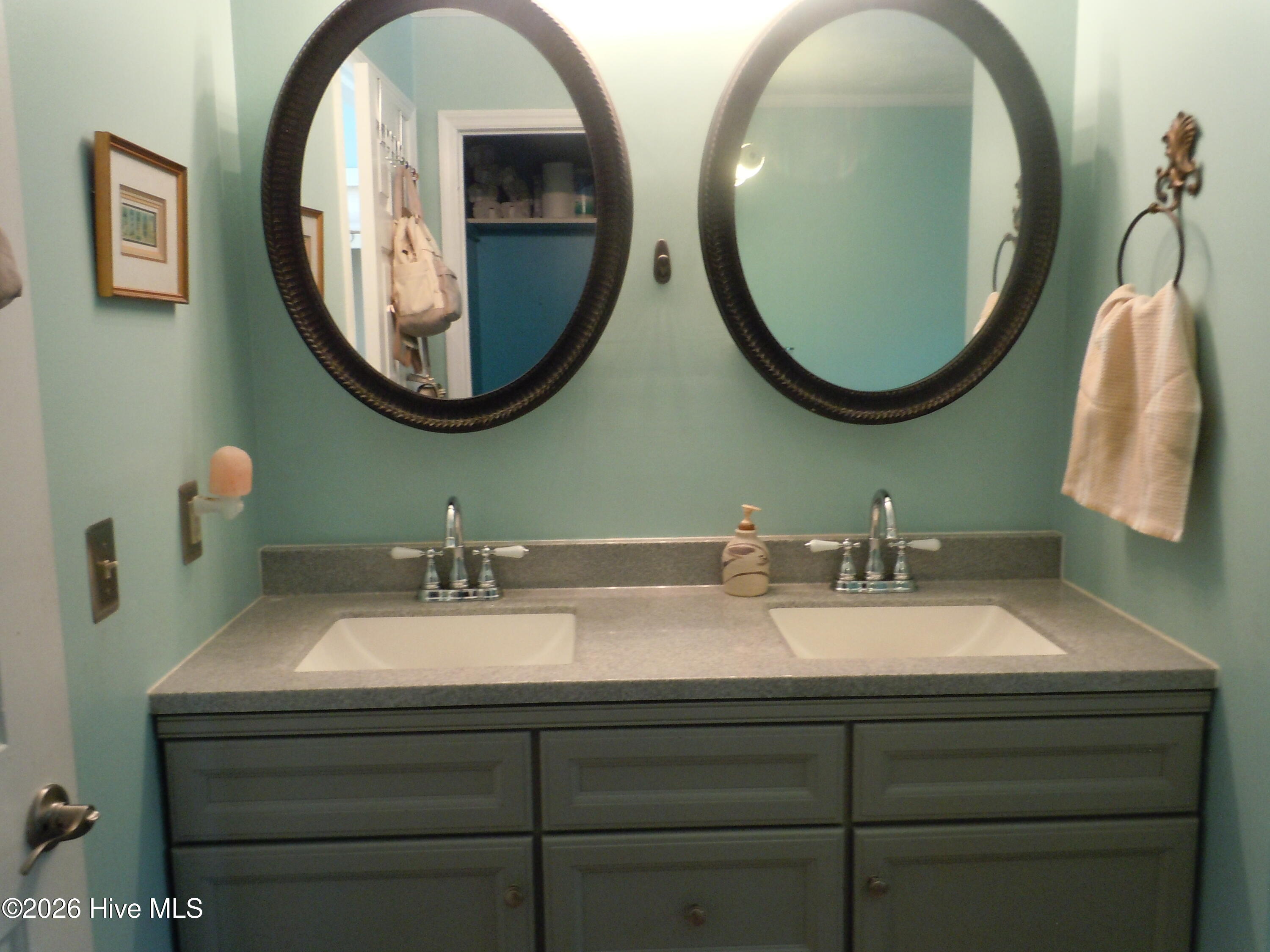 100565129 | Photo 21