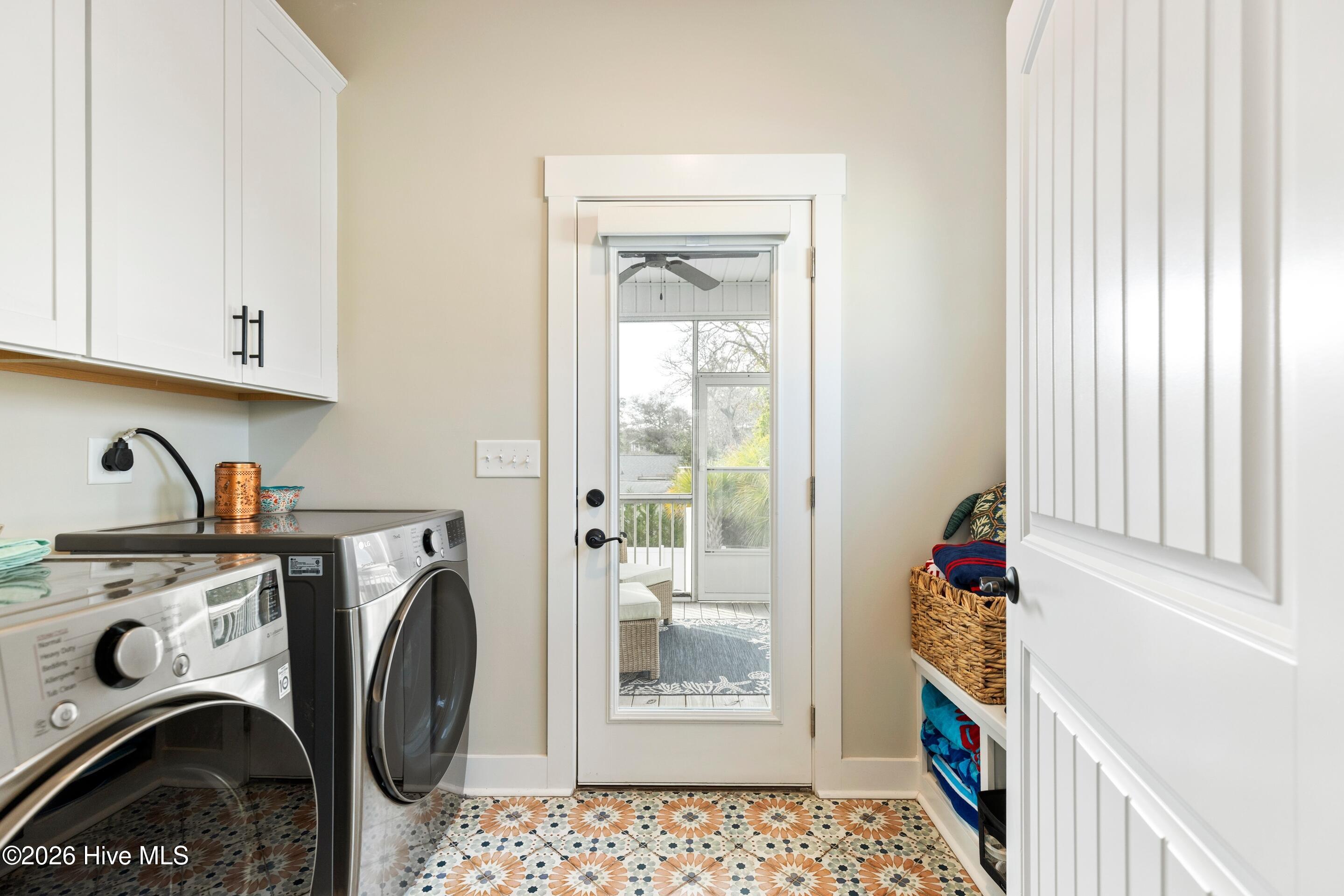 100548444 | Photo 41