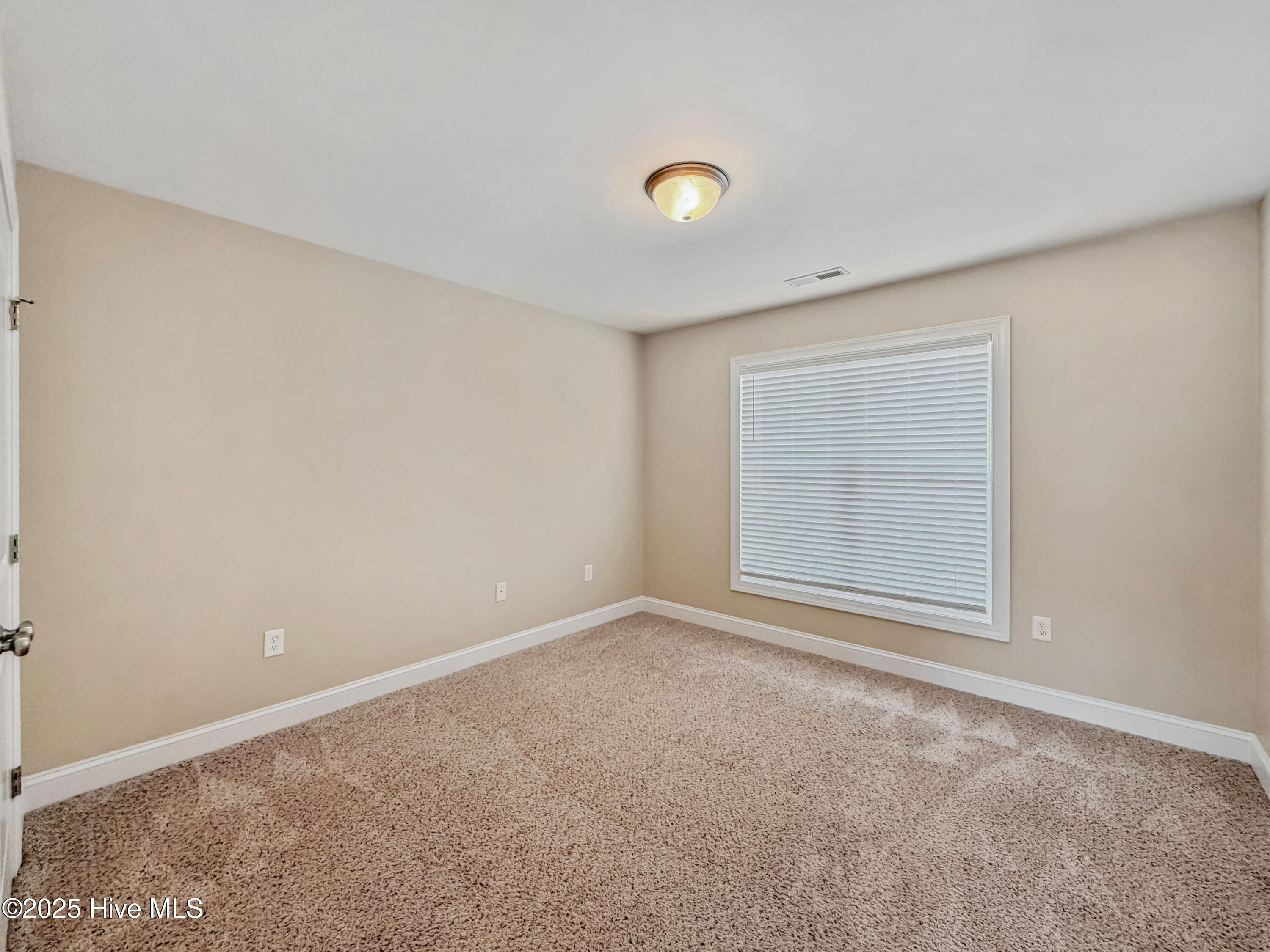 100543417 | Photo 36