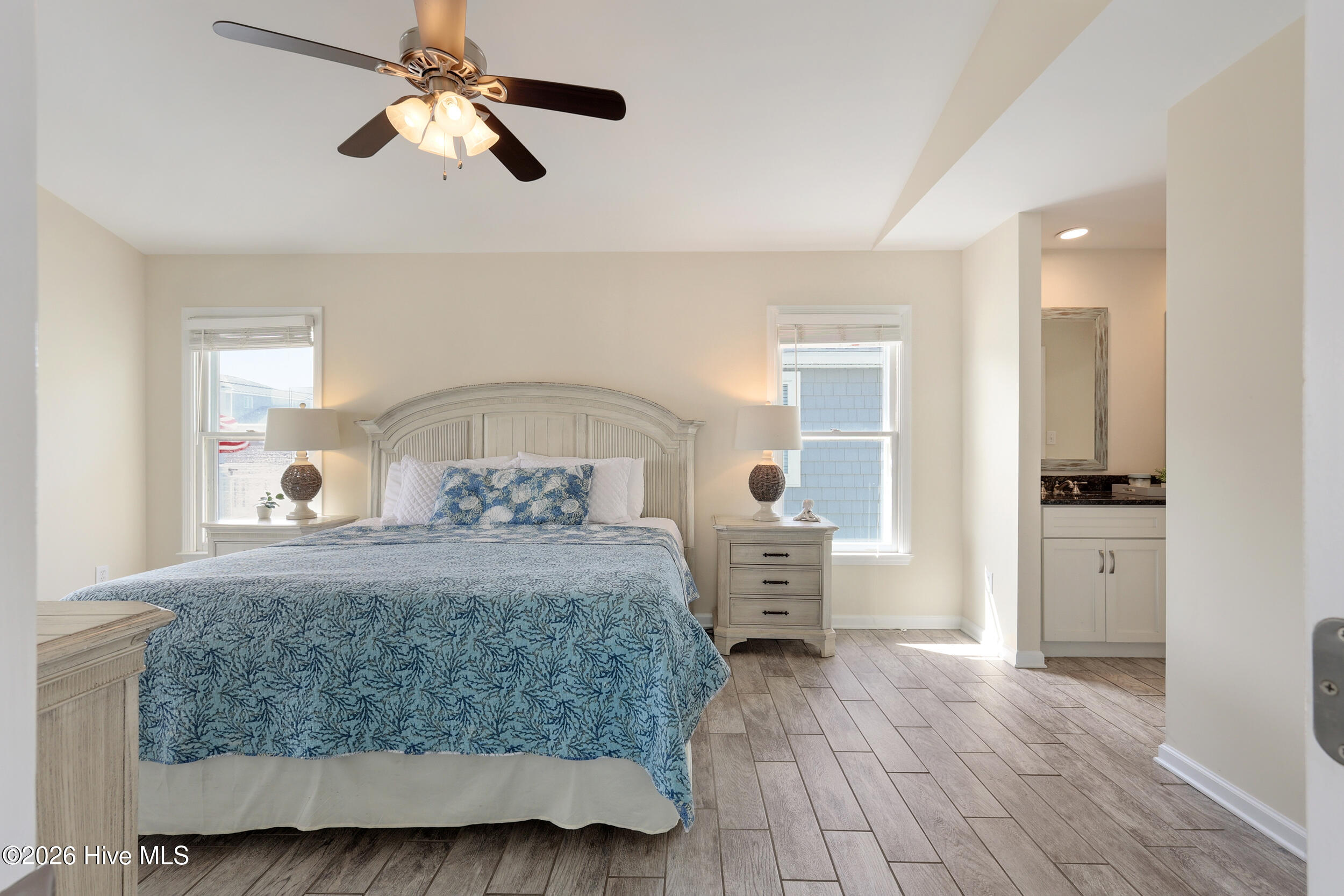 100561472 | Photo 24