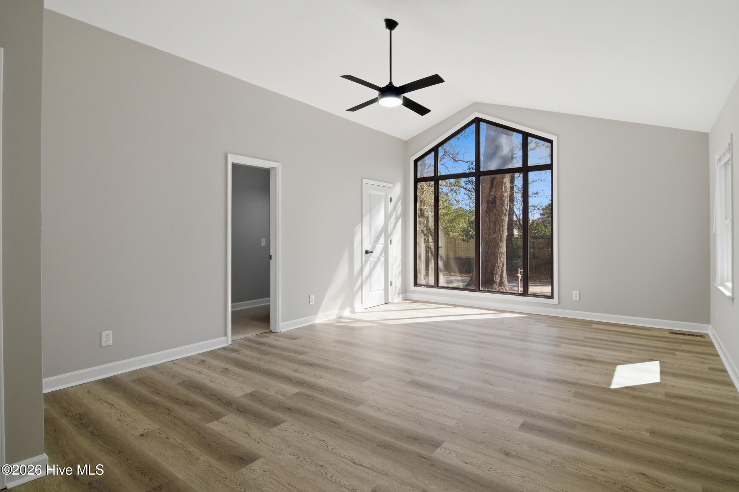 100553868 | Photo 34