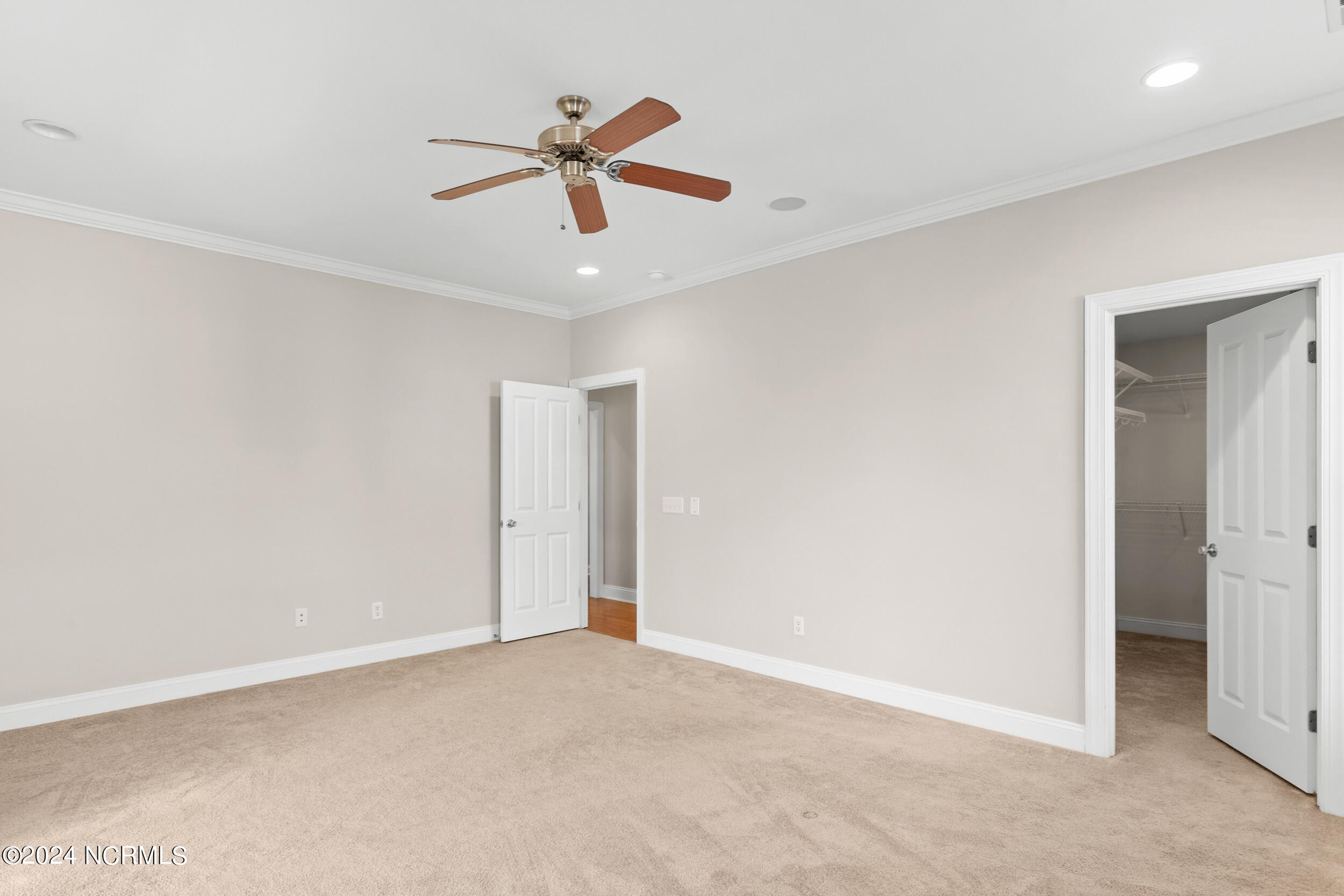 100564899 | Photo 15