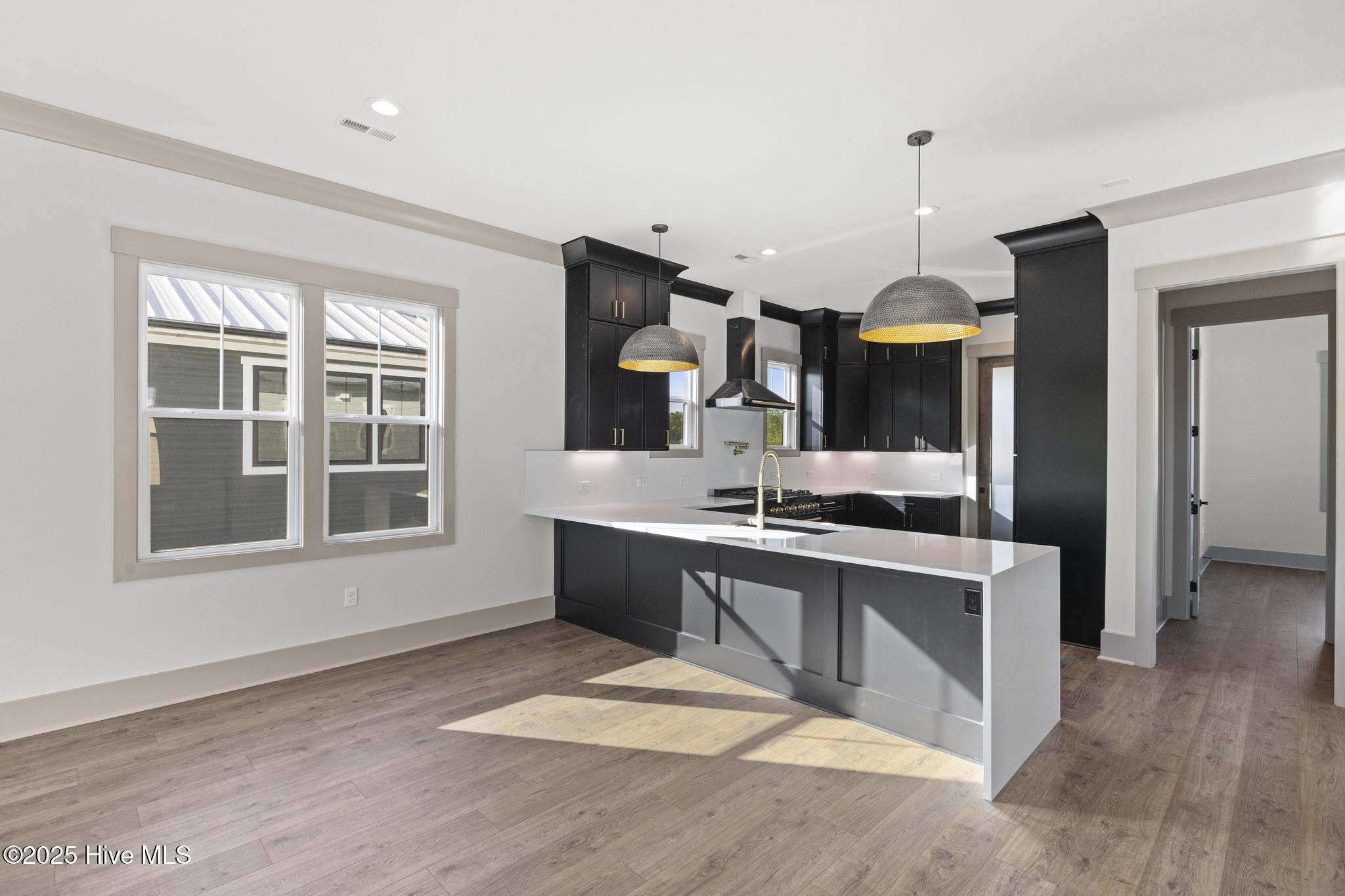 100517946 | Photo 21