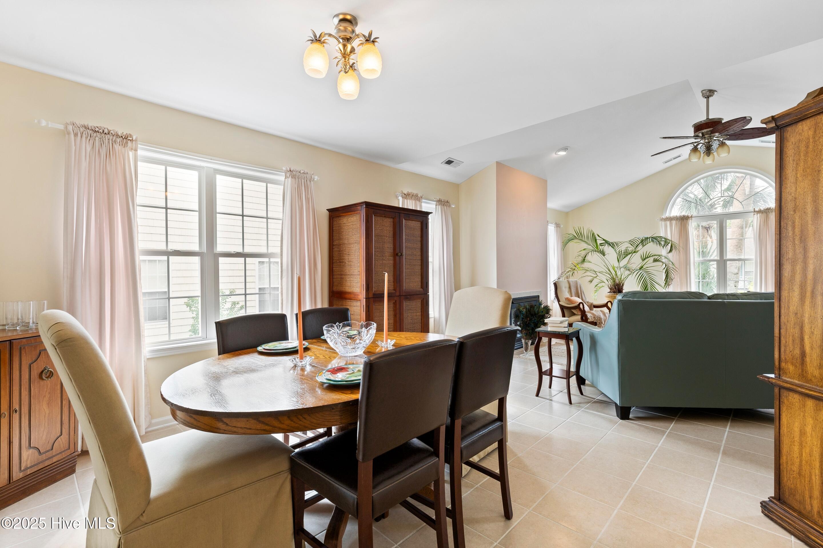 100528797 | Photo 16