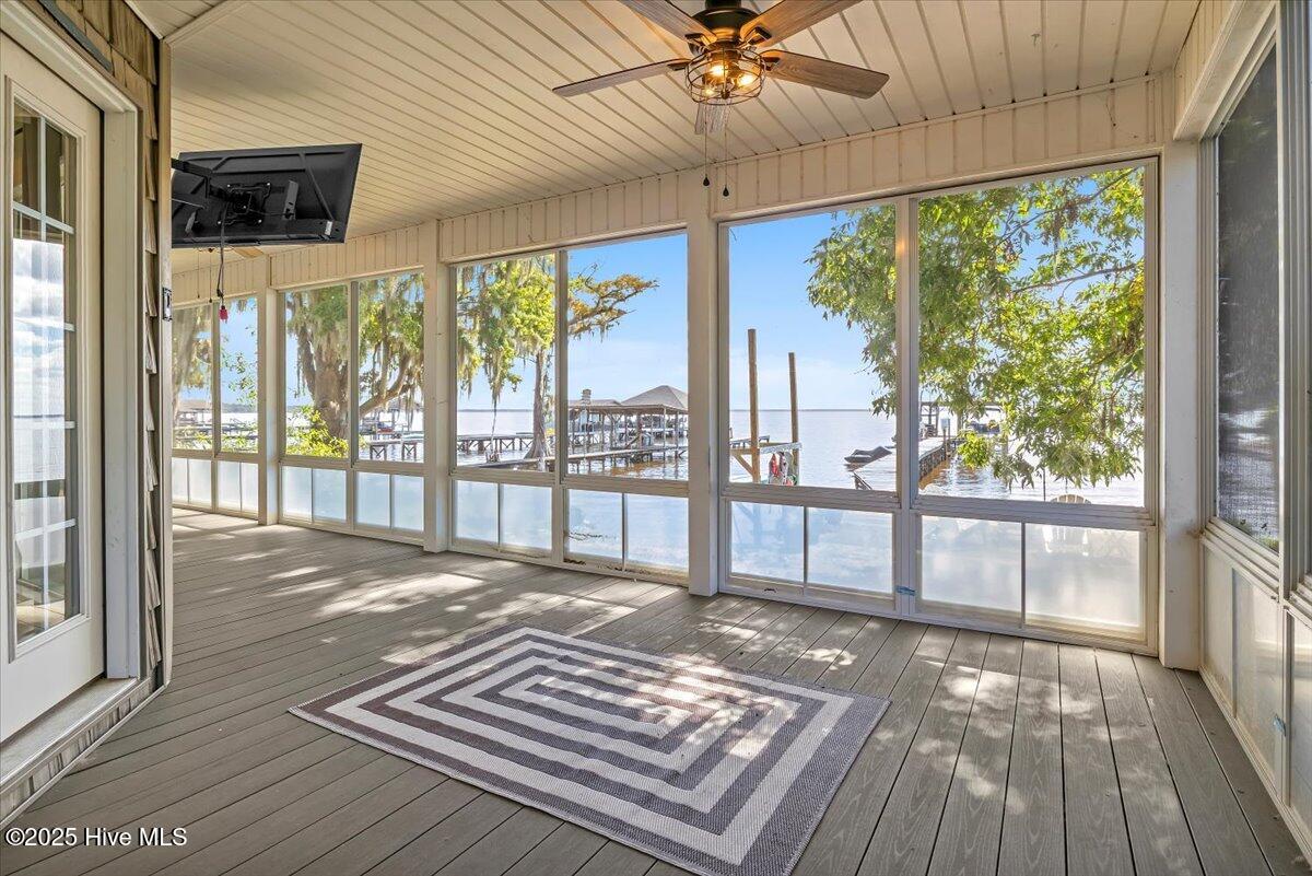 100536195 | Photo 36