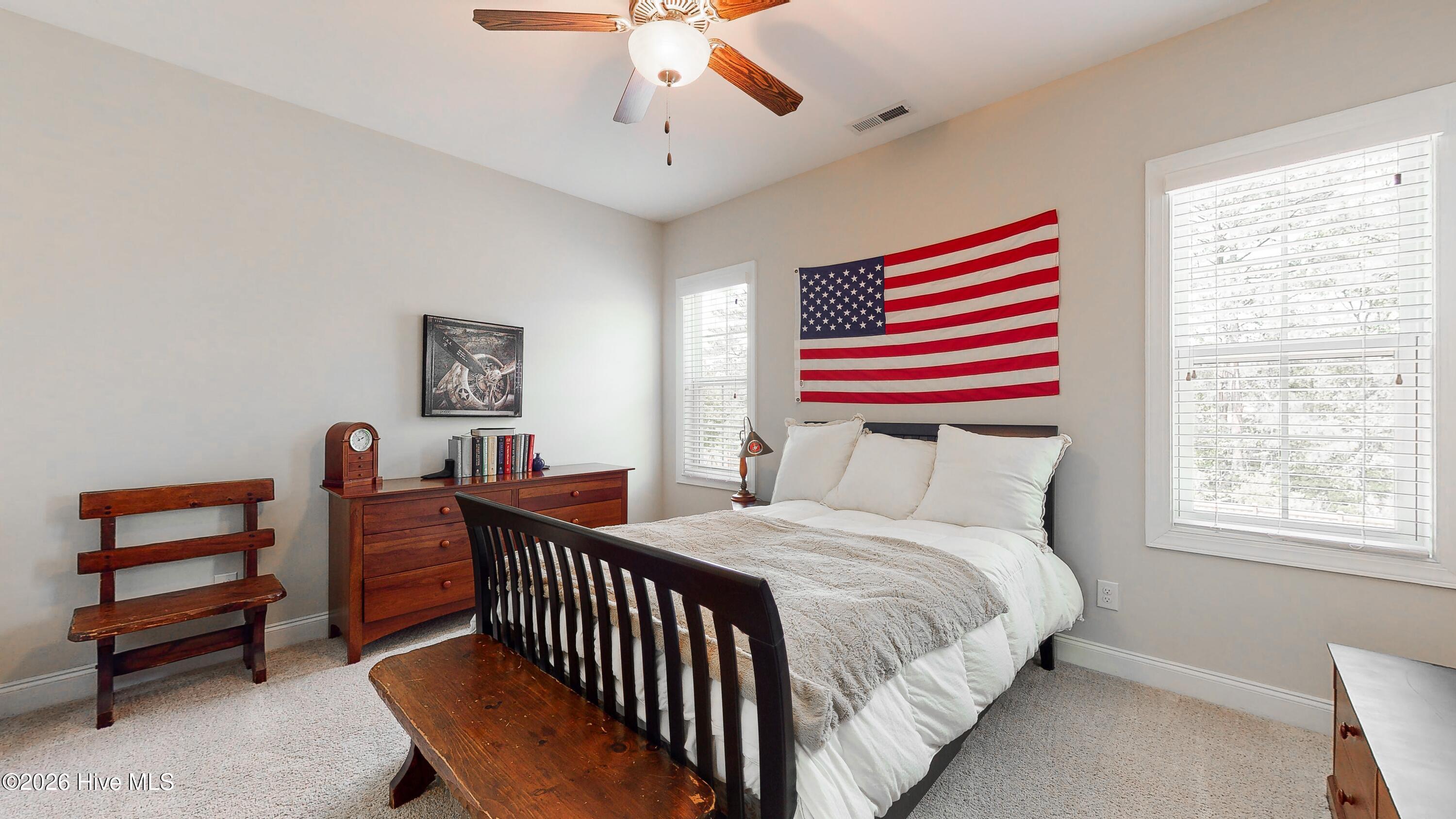 100570158 | Photo 33