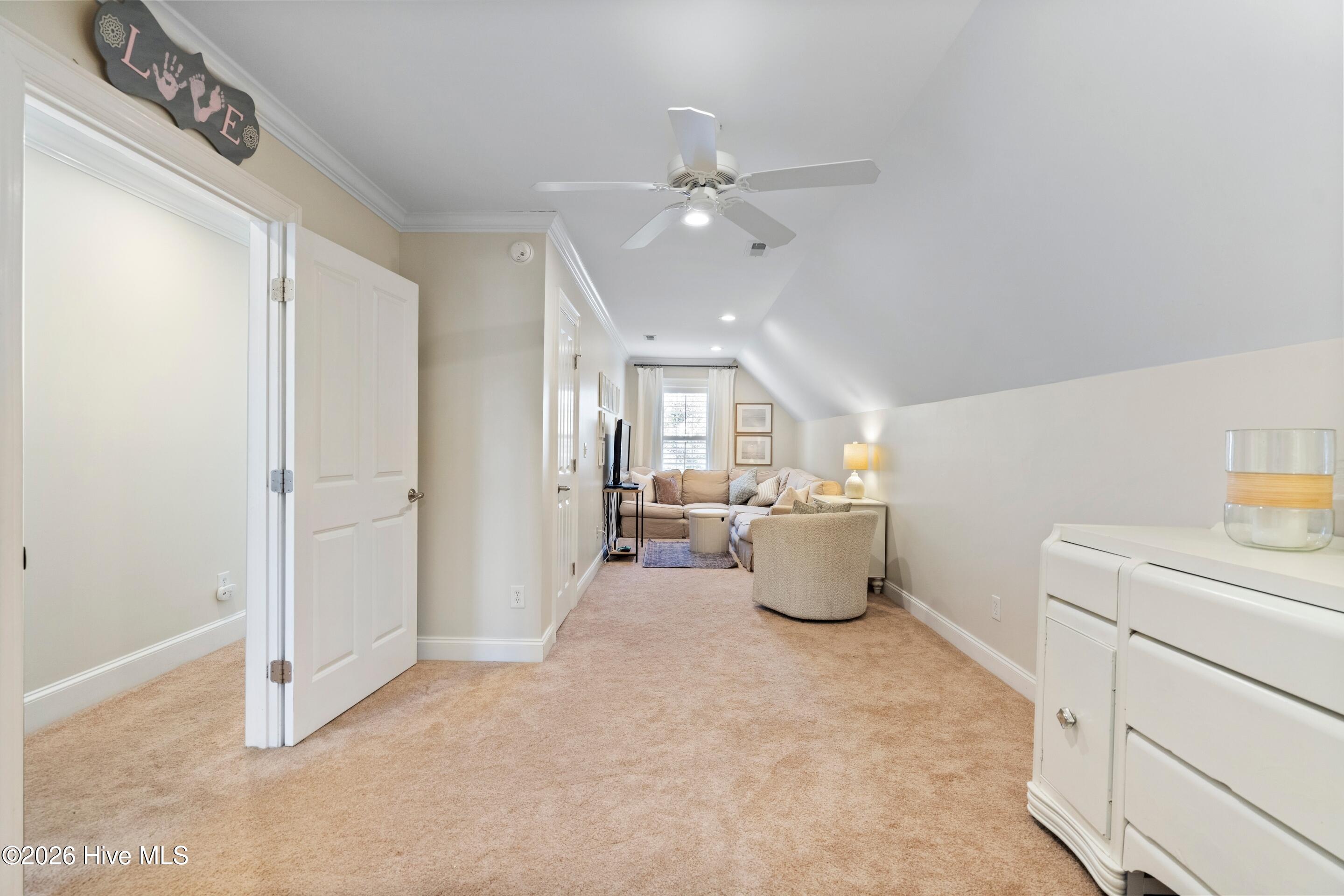 100549669 | Photo 54